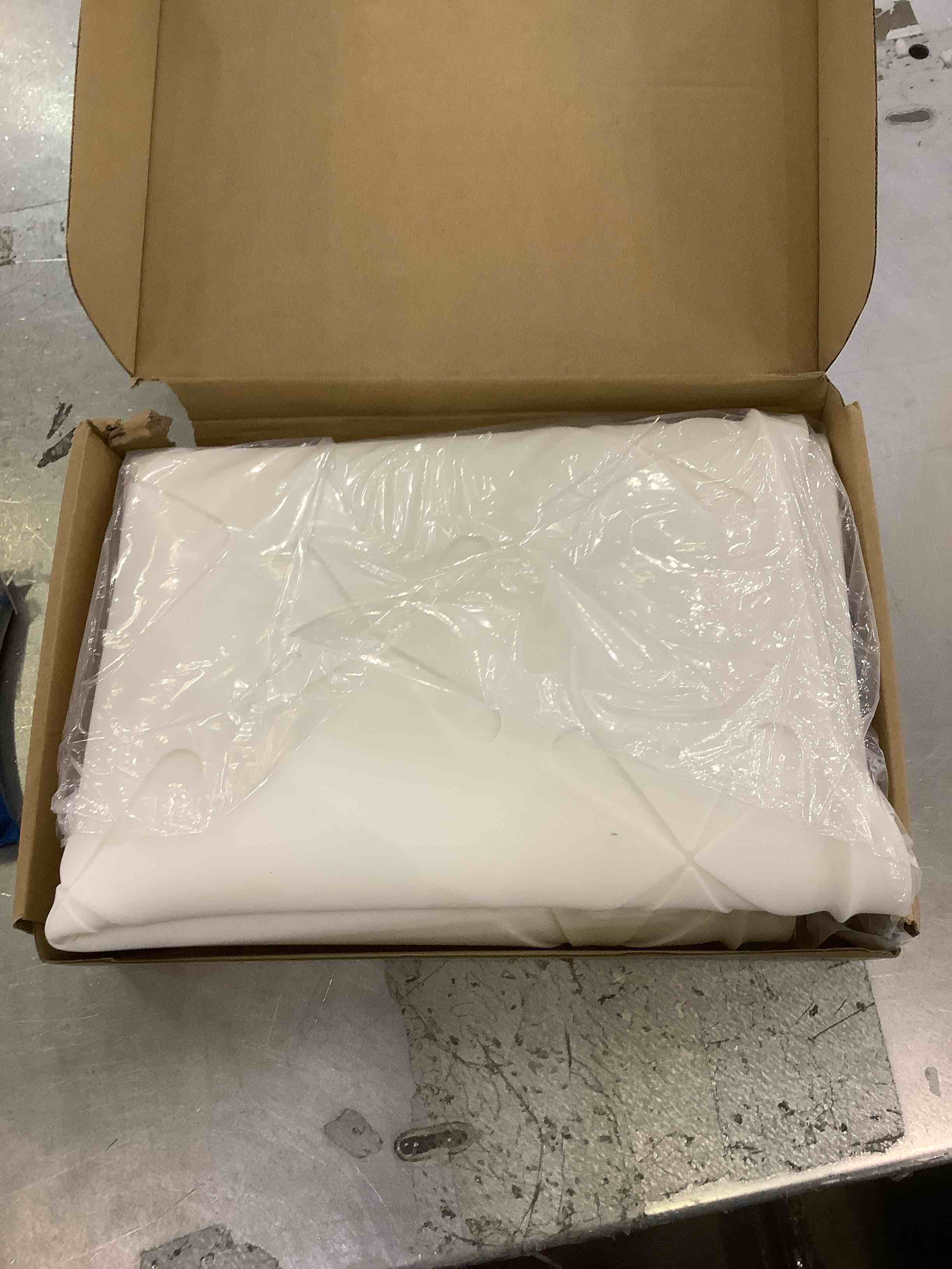 https://s3.amazonaws.com/lotting-images-prod/BargainHunt/EXS01225819_1710252059090.jpeg
