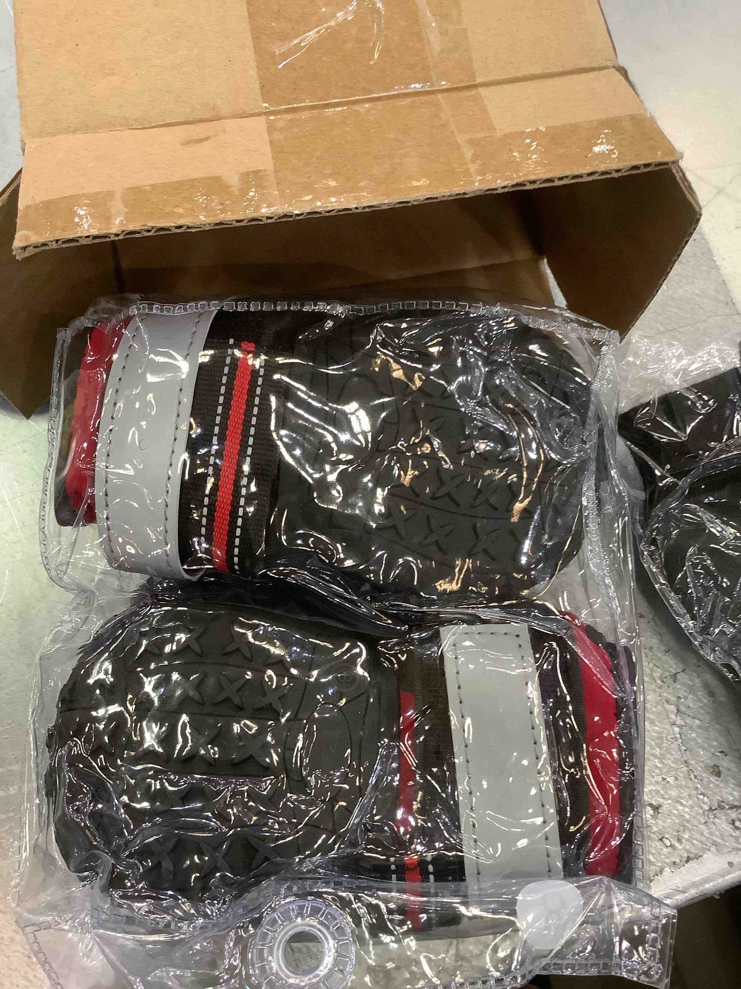 https://s3.amazonaws.com/lotting-images-prod/BargainHunt/EXS01225924_1710264863442.jpeg