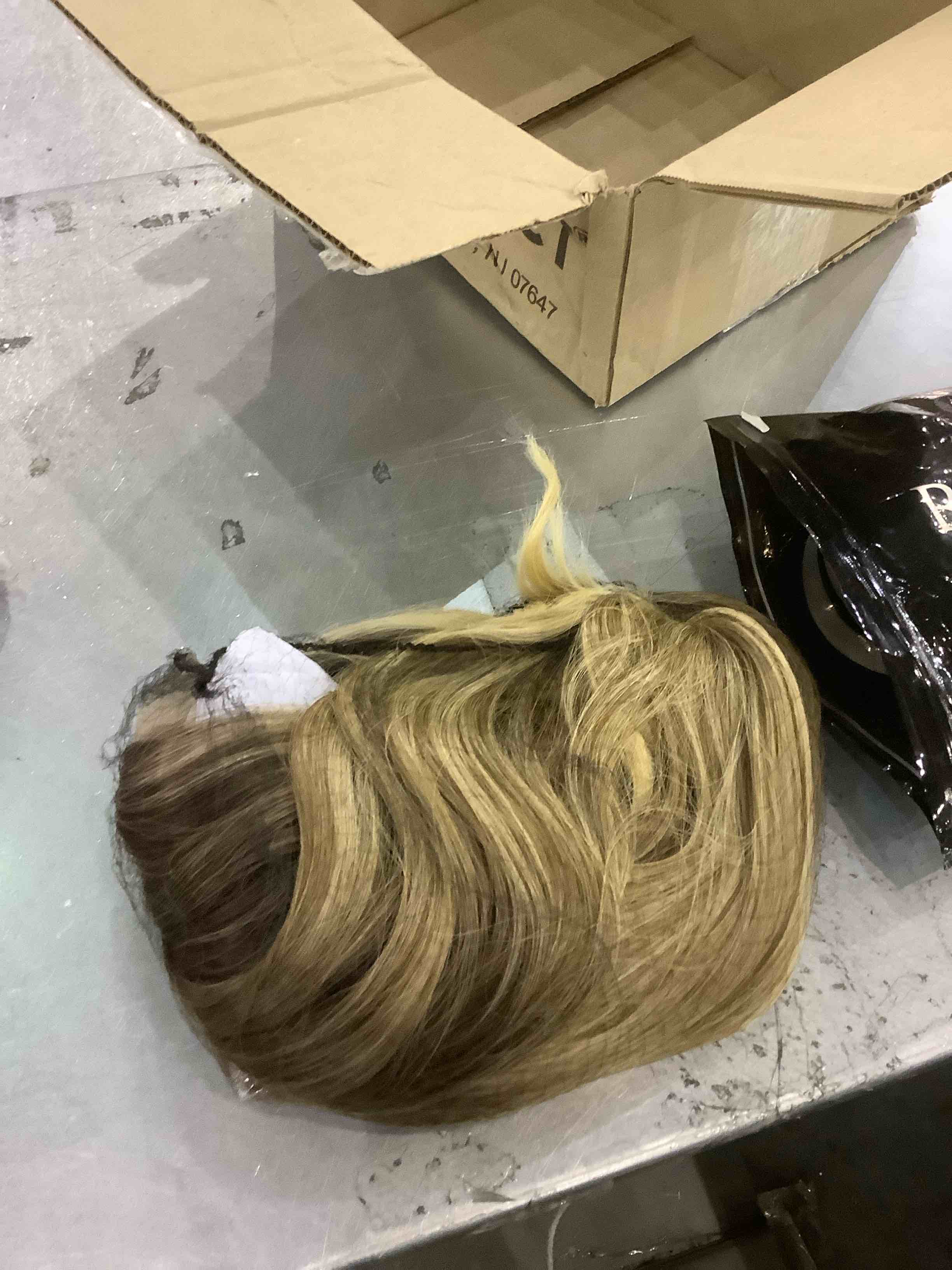 https://s3.amazonaws.com/lotting-images-prod/BargainHunt/EXS01225964_1710330999656.jpeg