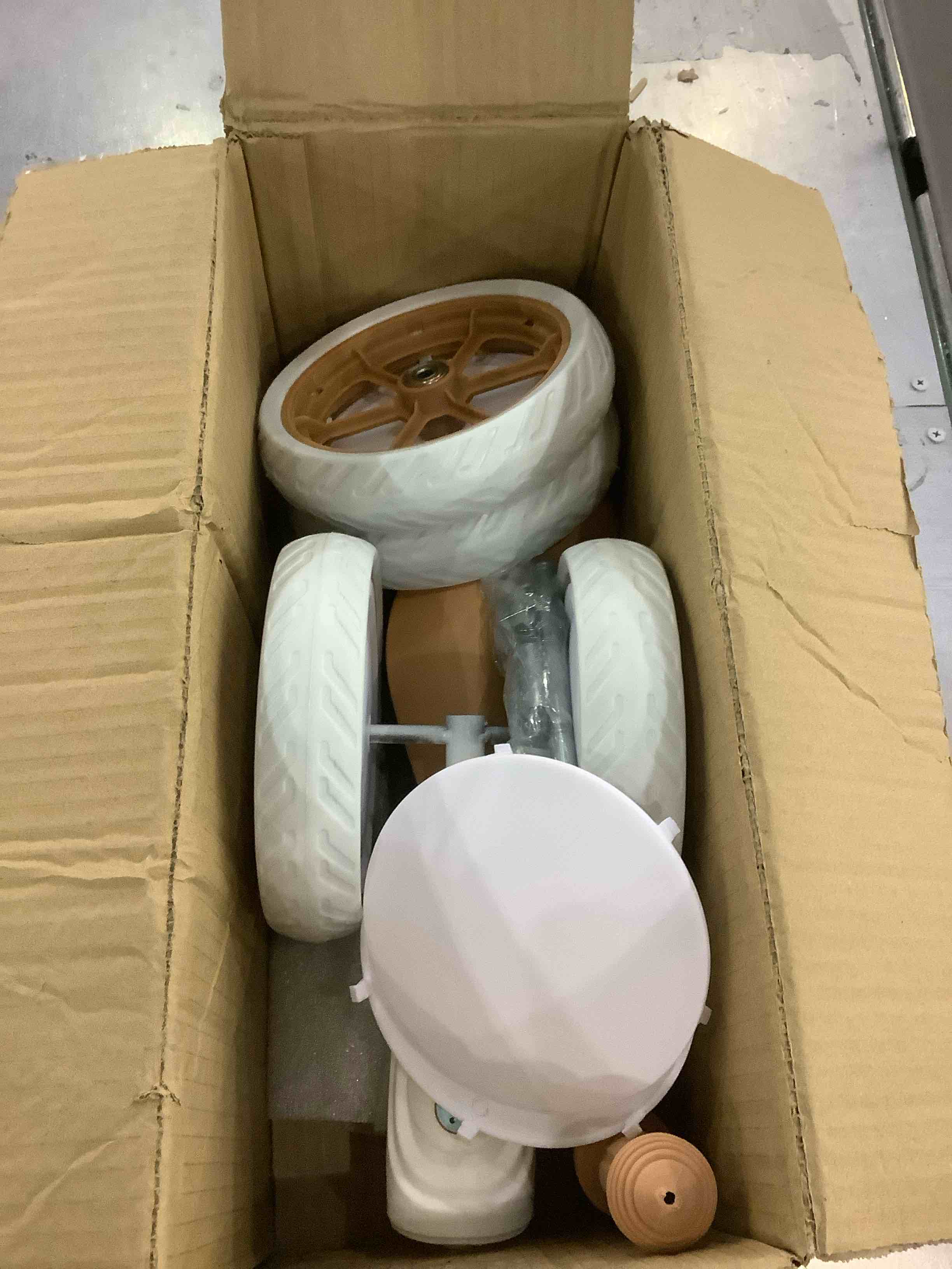 https://s3.amazonaws.com/lotting-images-prod/BargainHunt/EXS01225967_1710331669038.jpeg