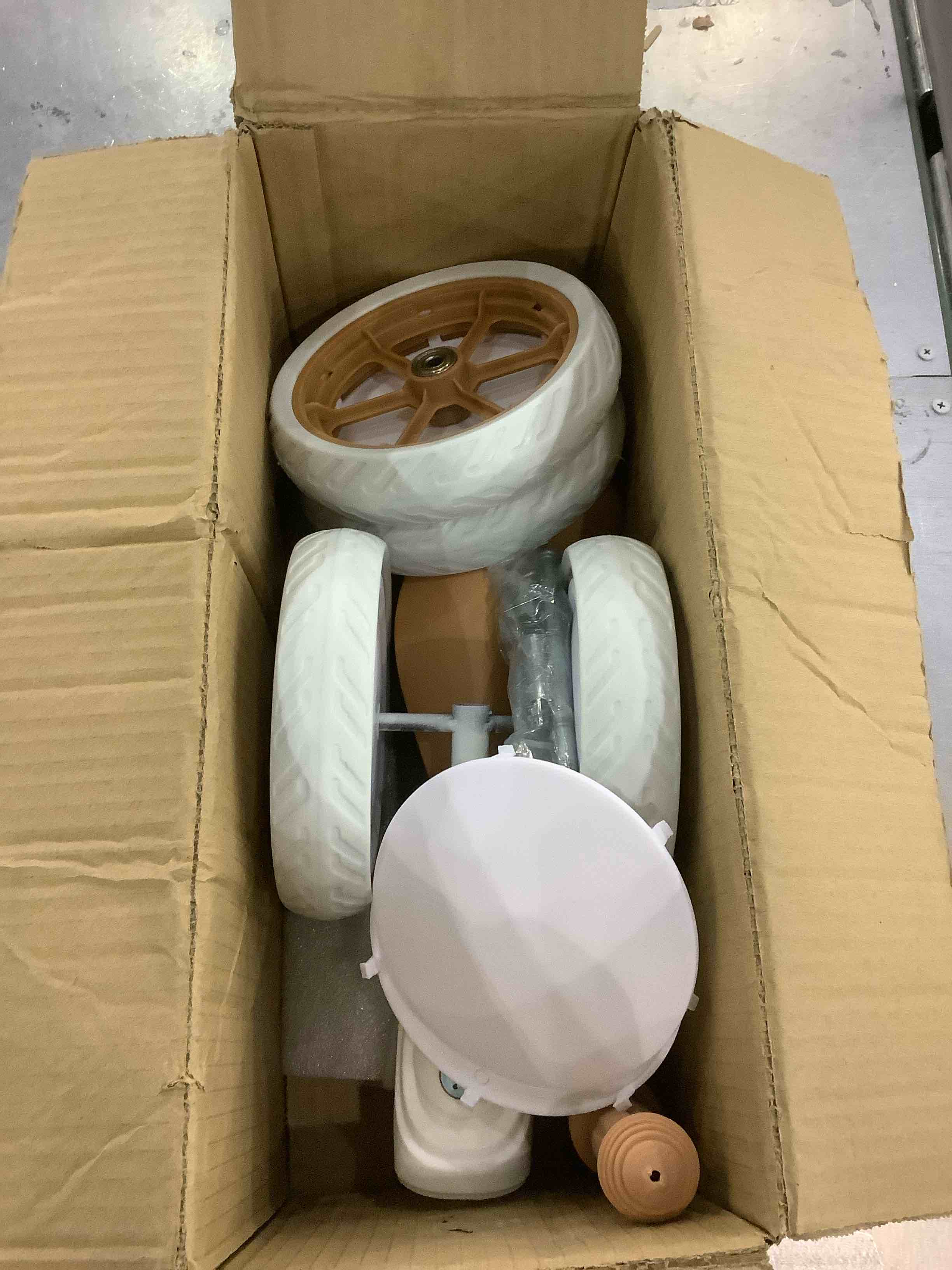 https://s3.amazonaws.com/lotting-images-prod/BargainHunt/EXS01225967_1710331670444.jpeg