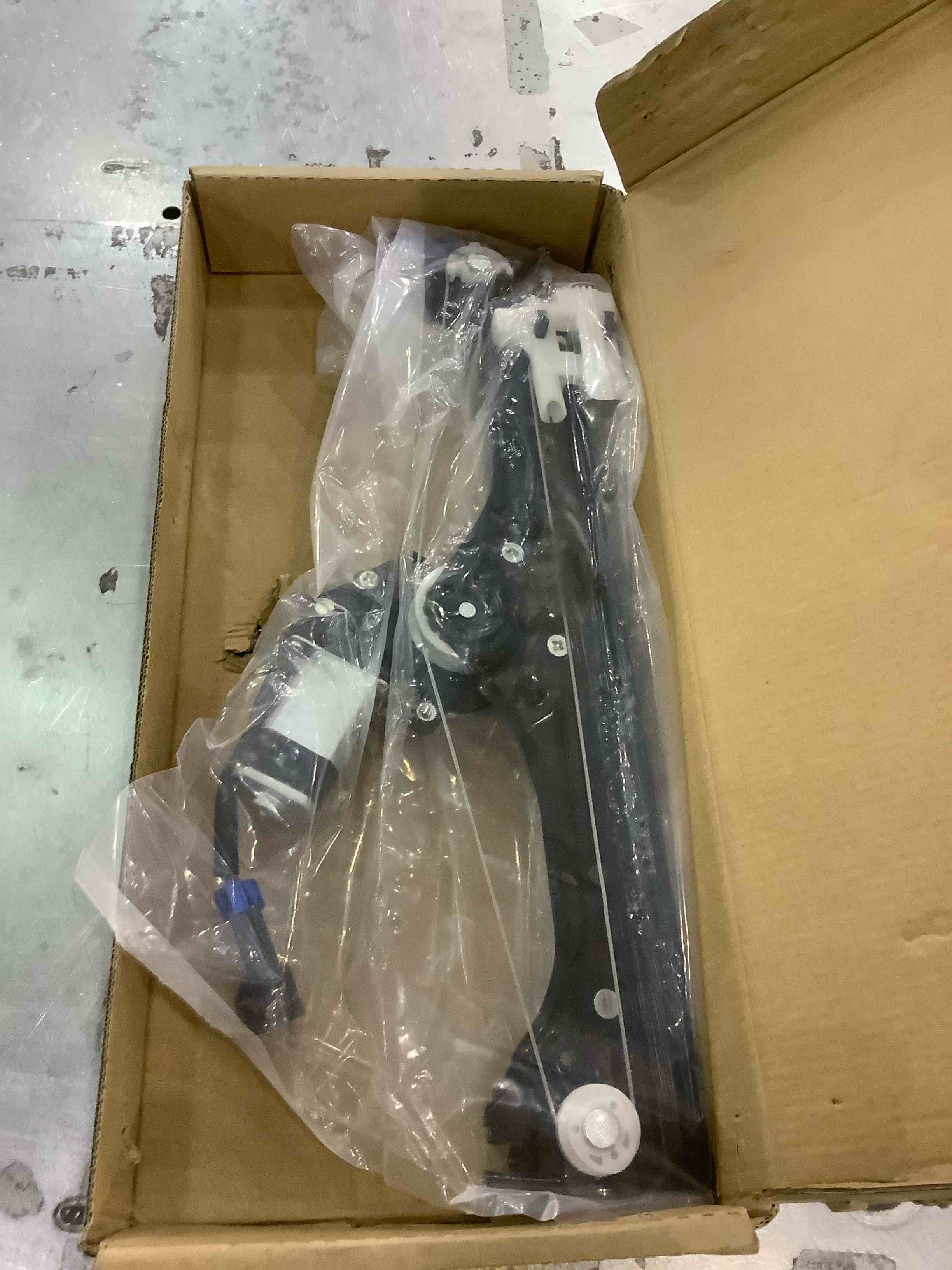 https://s3.amazonaws.com/lotting-images-prod/BargainHunt/EXS01225988_1710333586463.jpeg