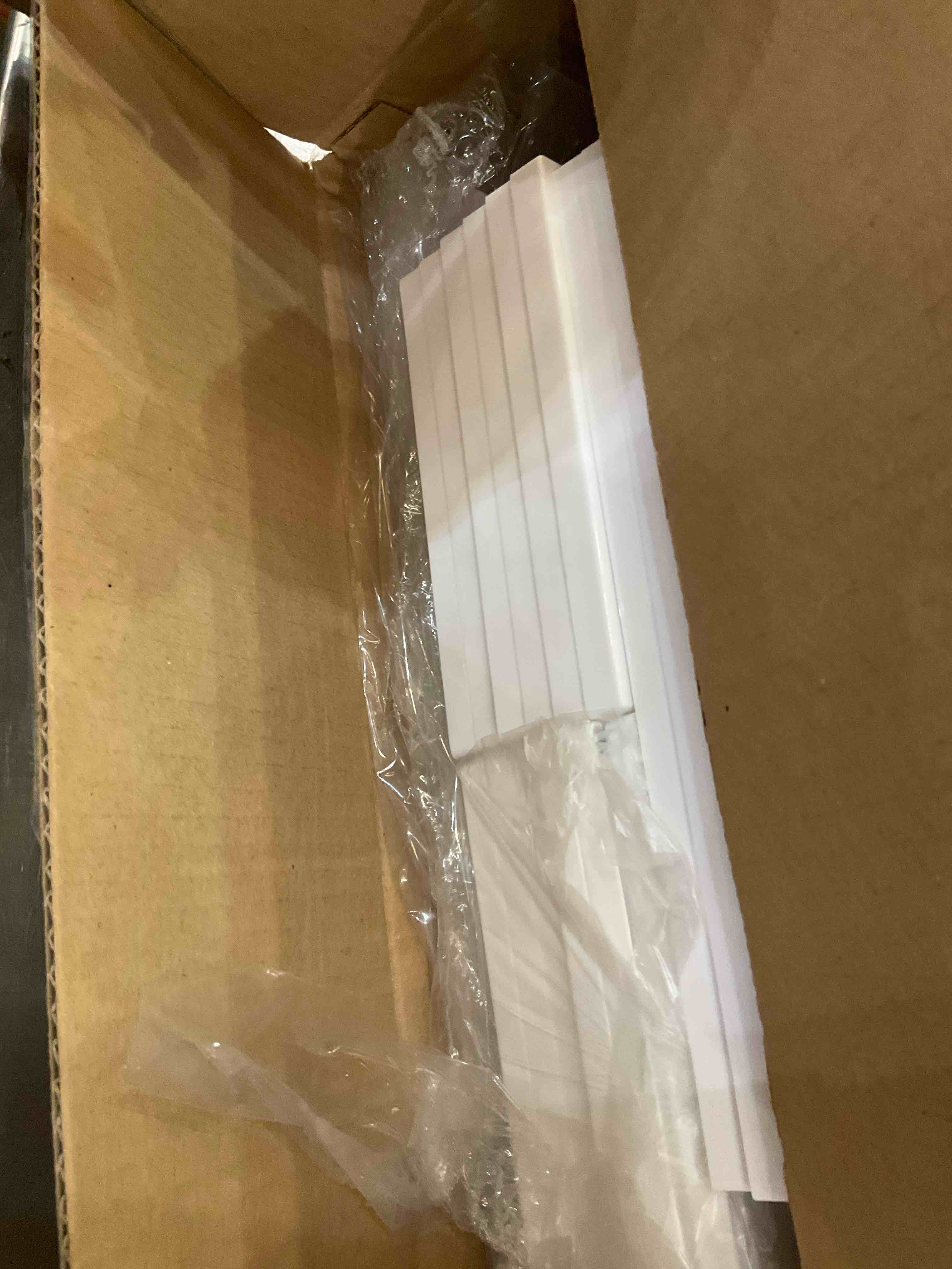 https://s3.amazonaws.com/lotting-images-prod/BargainHunt/EXS01226747_1710862293674.jpeg