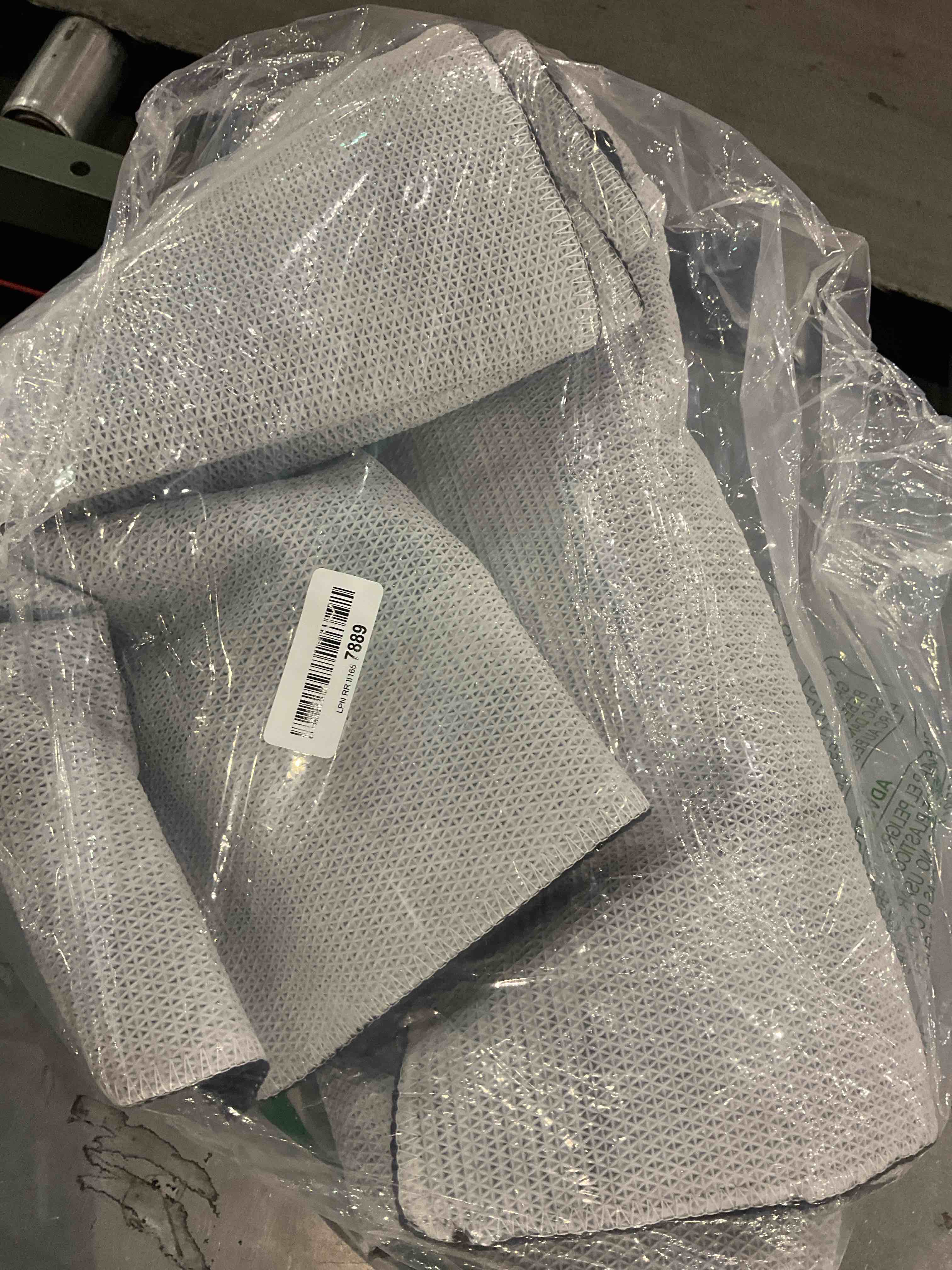 https://s3.amazonaws.com/lotting-images-prod/BargainHunt/EXS01227089_1710761899962.jpeg