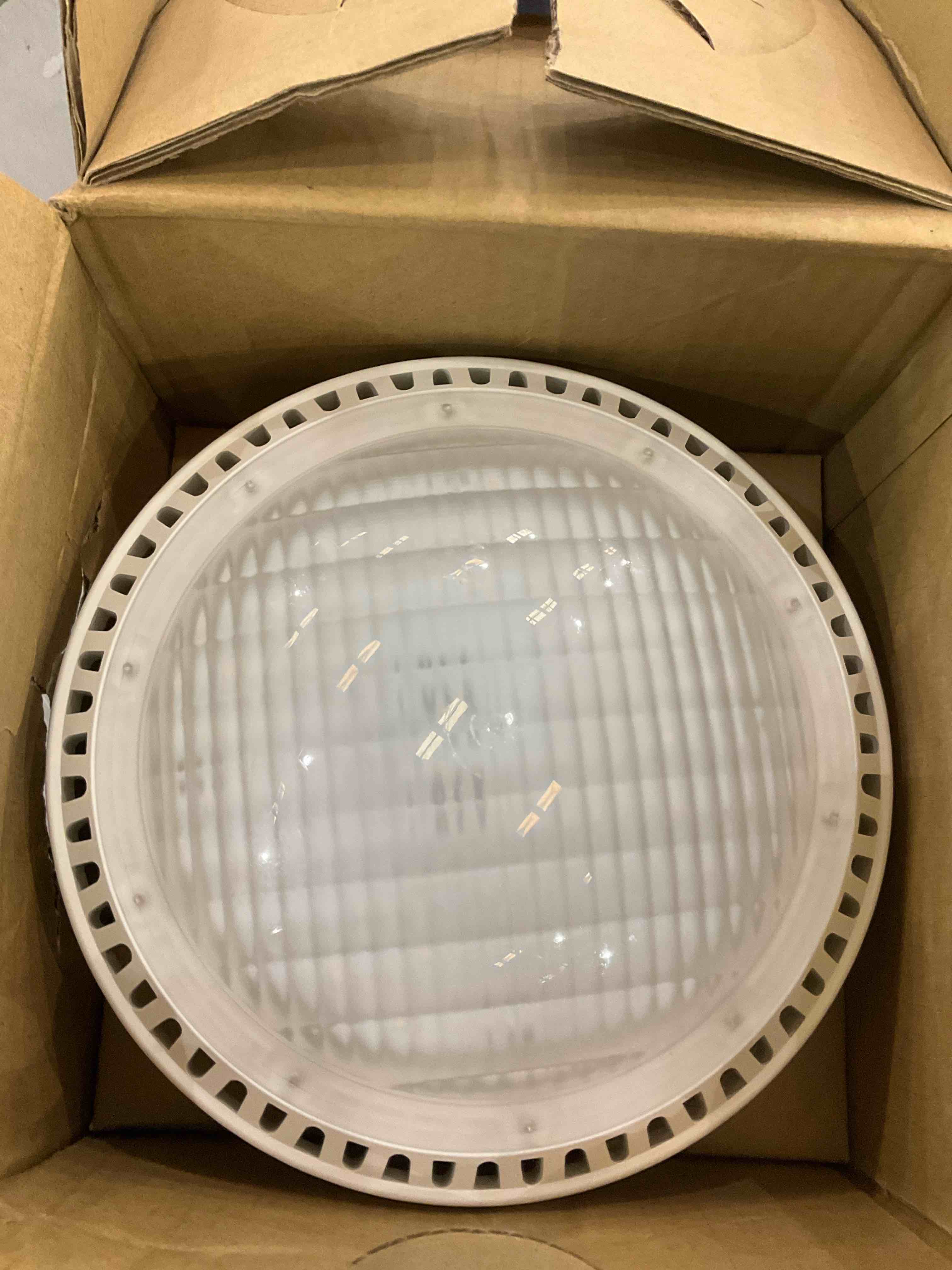 https://s3.amazonaws.com/lotting-images-prod/BargainHunt/EXS01227160_1710770062656.jpeg