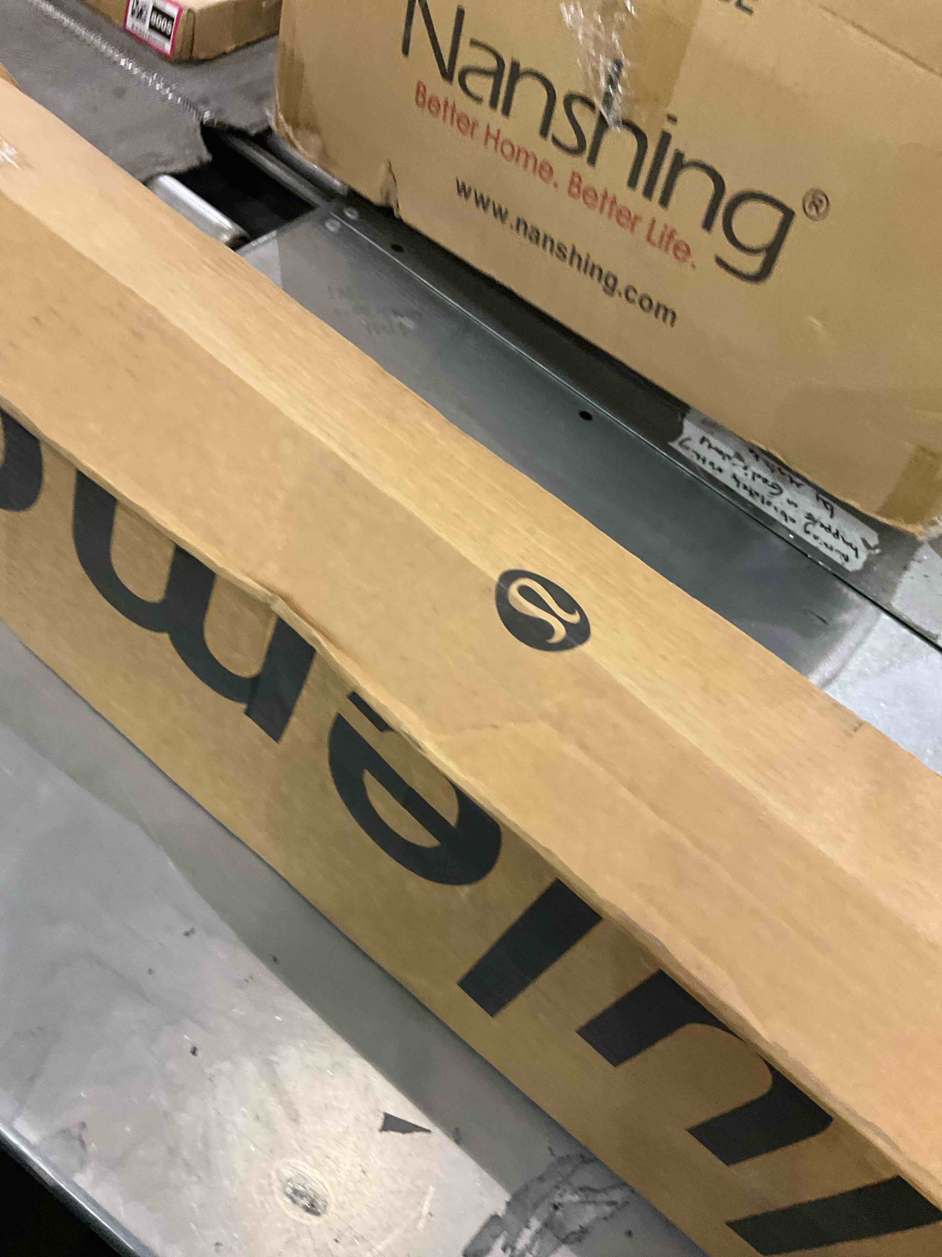 https://s3.amazonaws.com/lotting-images-prod/BargainHunt/EXS01227350_1711024311597.jpeg