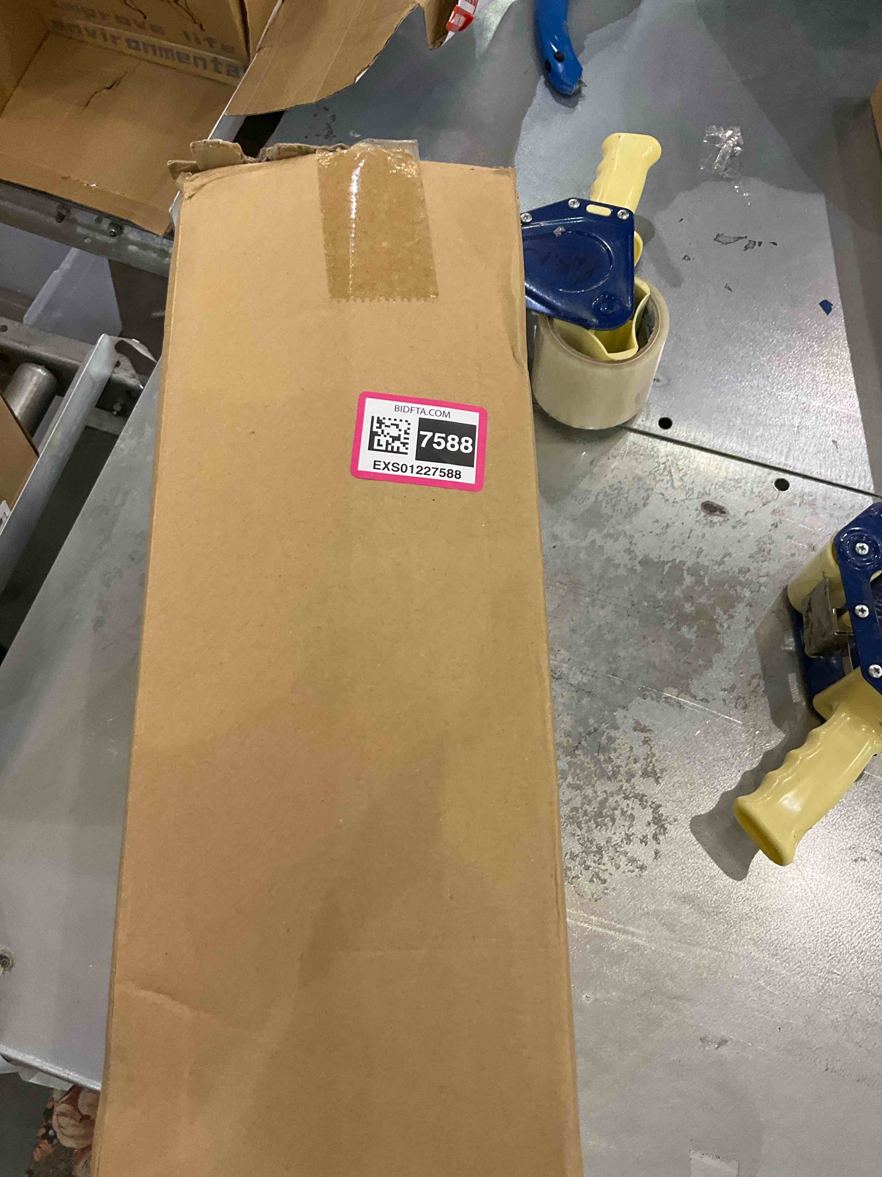 https://s3.amazonaws.com/lotting-images-prod/BargainHunt/EXS01227588_1710166280865.jpeg