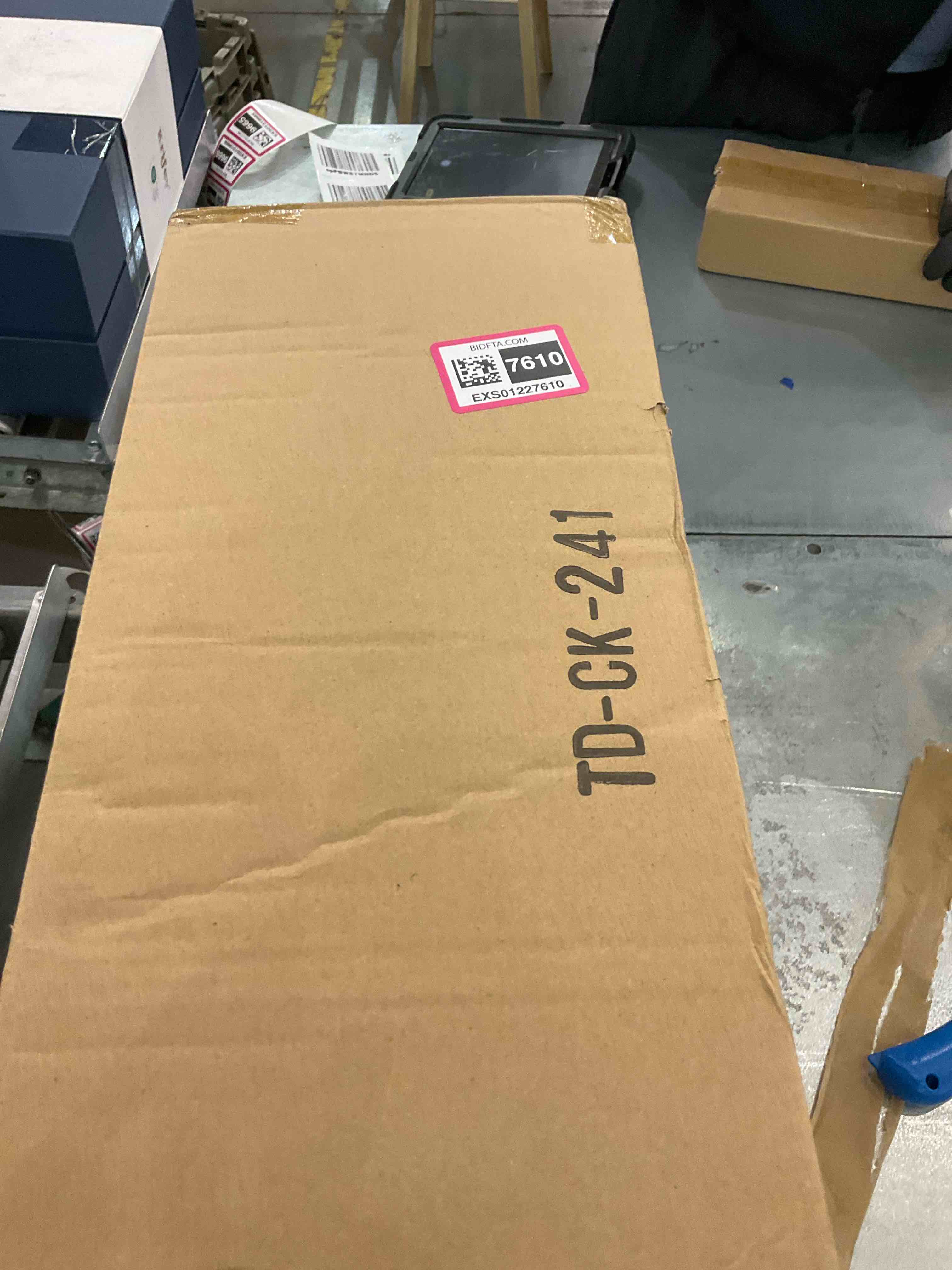 https://s3.amazonaws.com/lotting-images-prod/BargainHunt/EXS01227610_1710168173614.jpeg