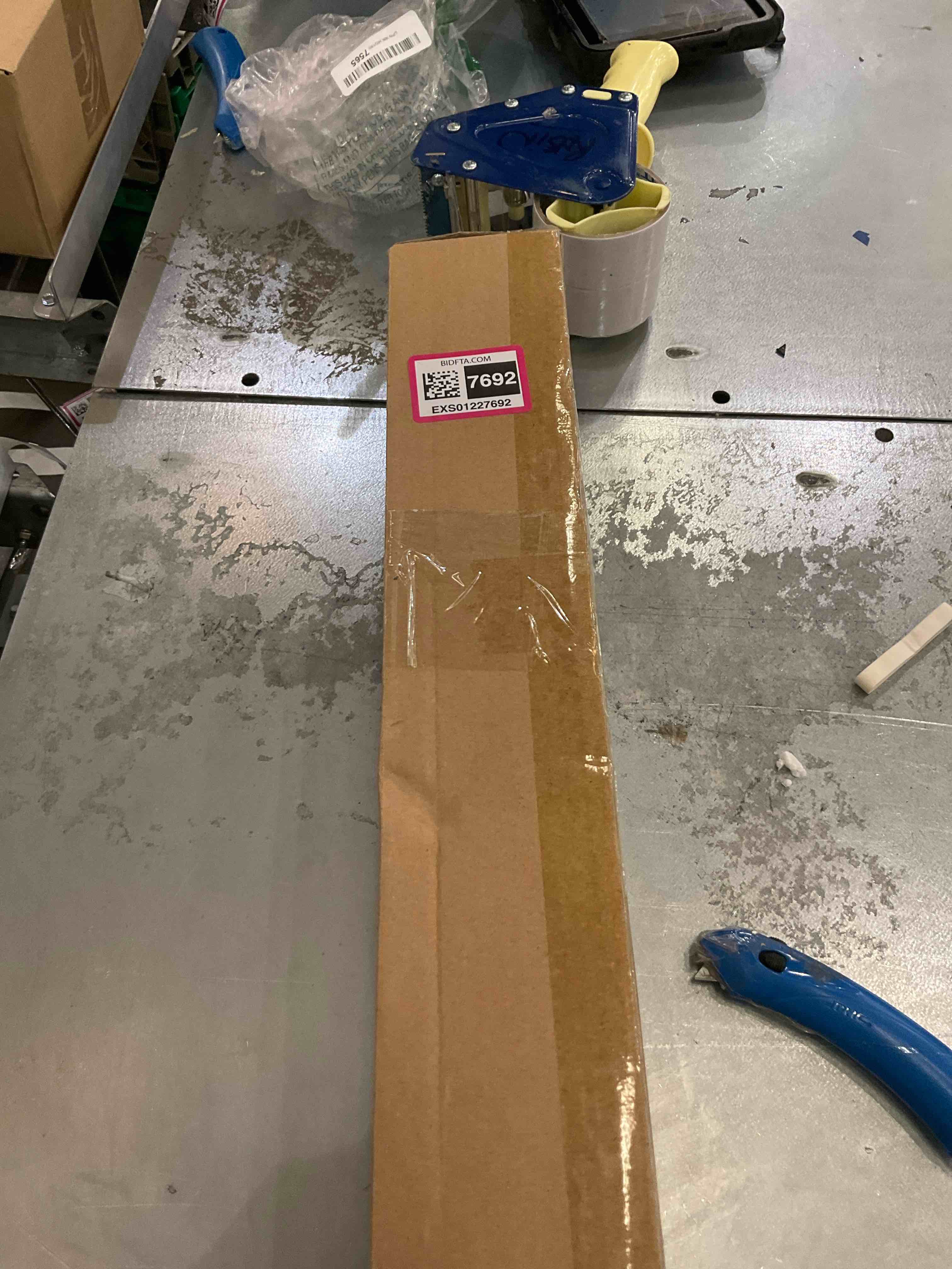 https://s3.amazonaws.com/lotting-images-prod/BargainHunt/EXS01227692_1710183230936.jpeg