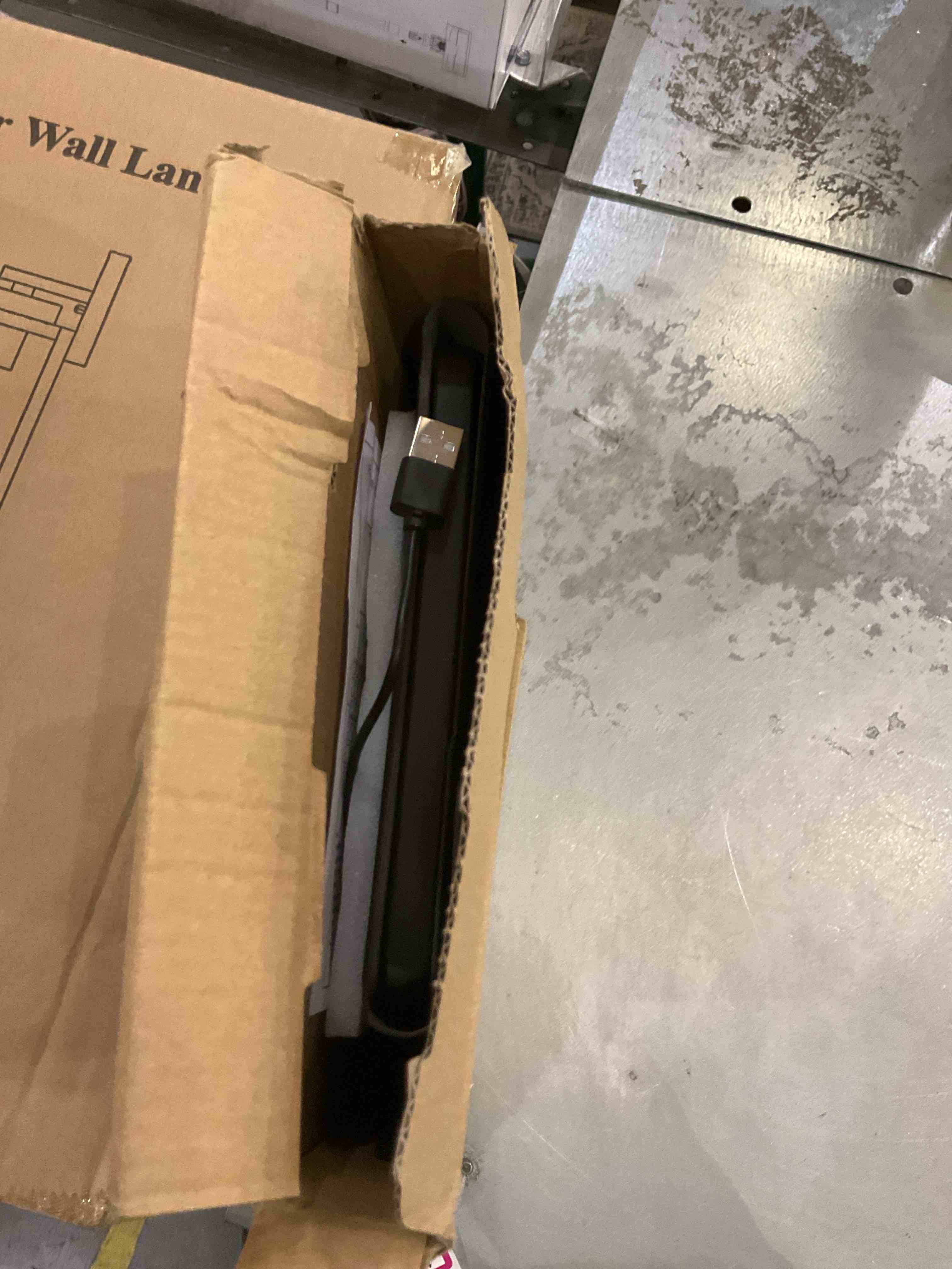 https://s3.amazonaws.com/lotting-images-prod/BargainHunt/EXS01227744_1710252291032.jpeg