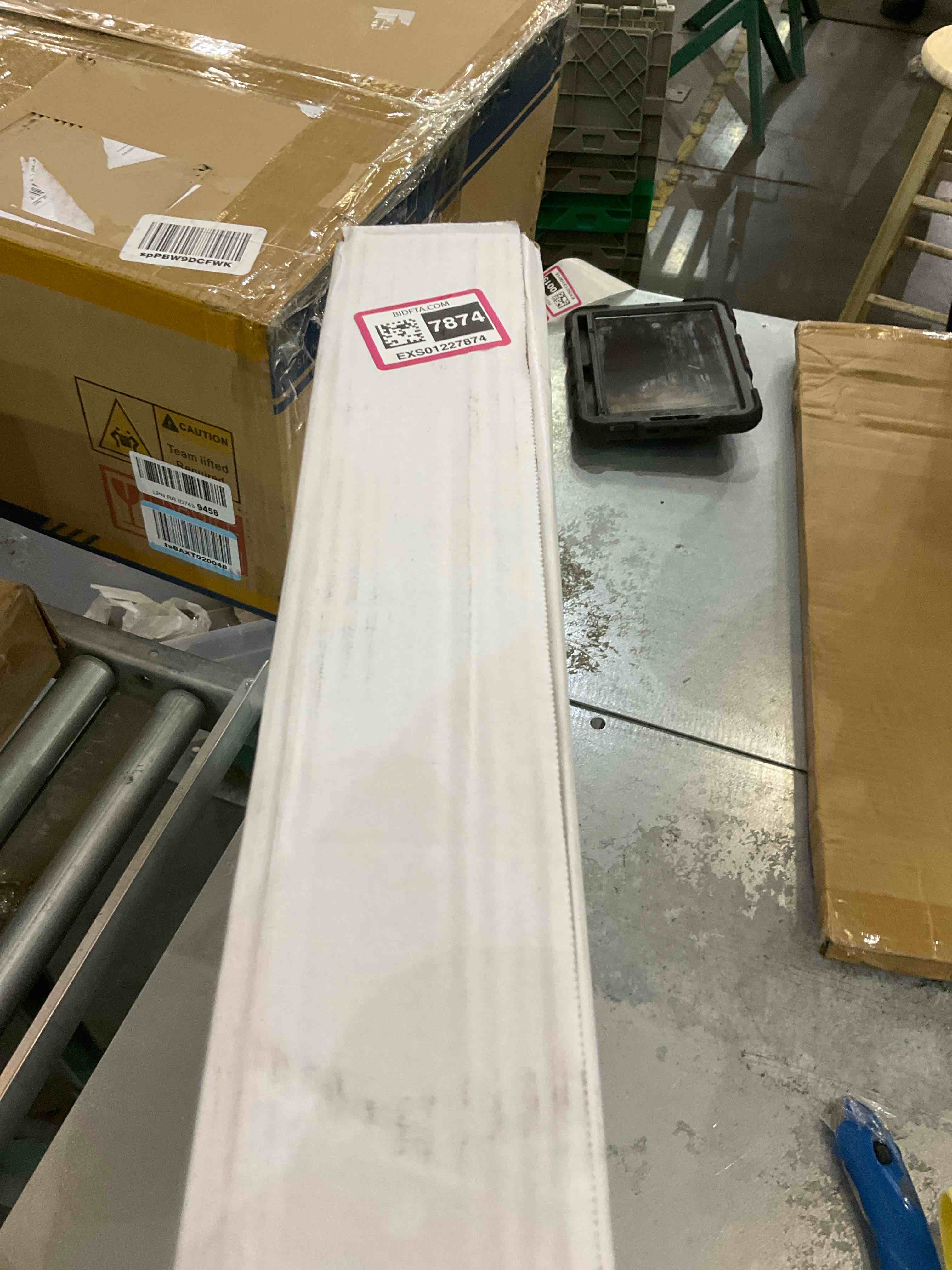 https://s3.amazonaws.com/lotting-images-prod/BargainHunt/EXS01227874_1710337315472.jpeg
