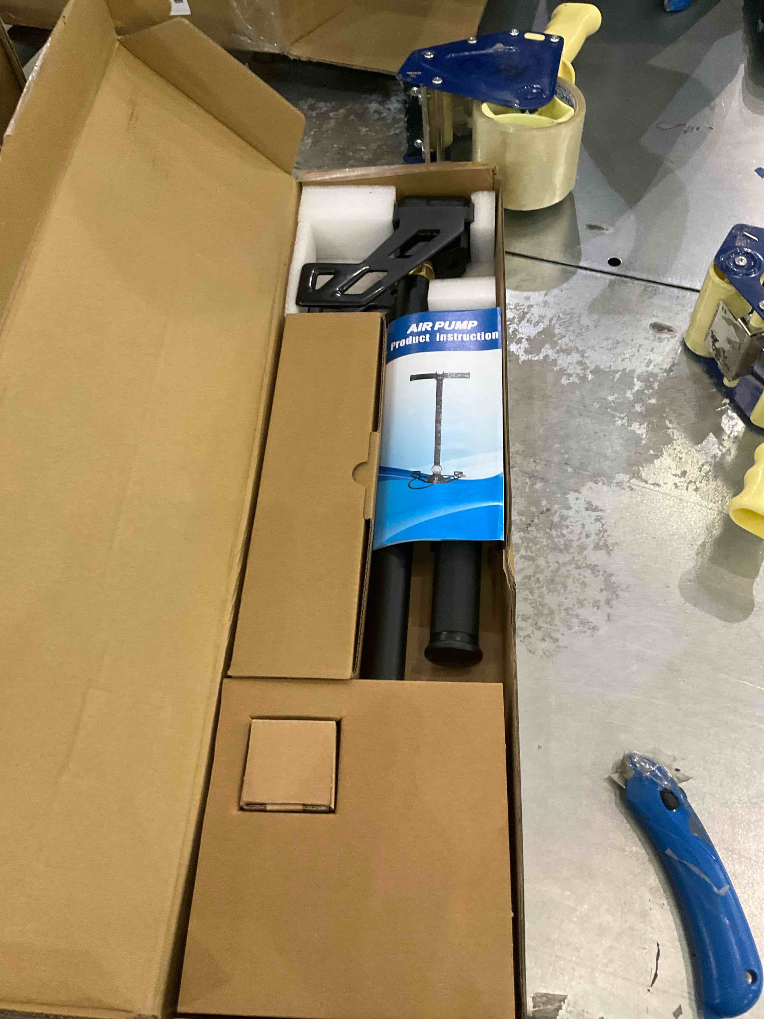 https://s3.amazonaws.com/lotting-images-prod/BargainHunt/EXS01227959_1710352242987.jpeg