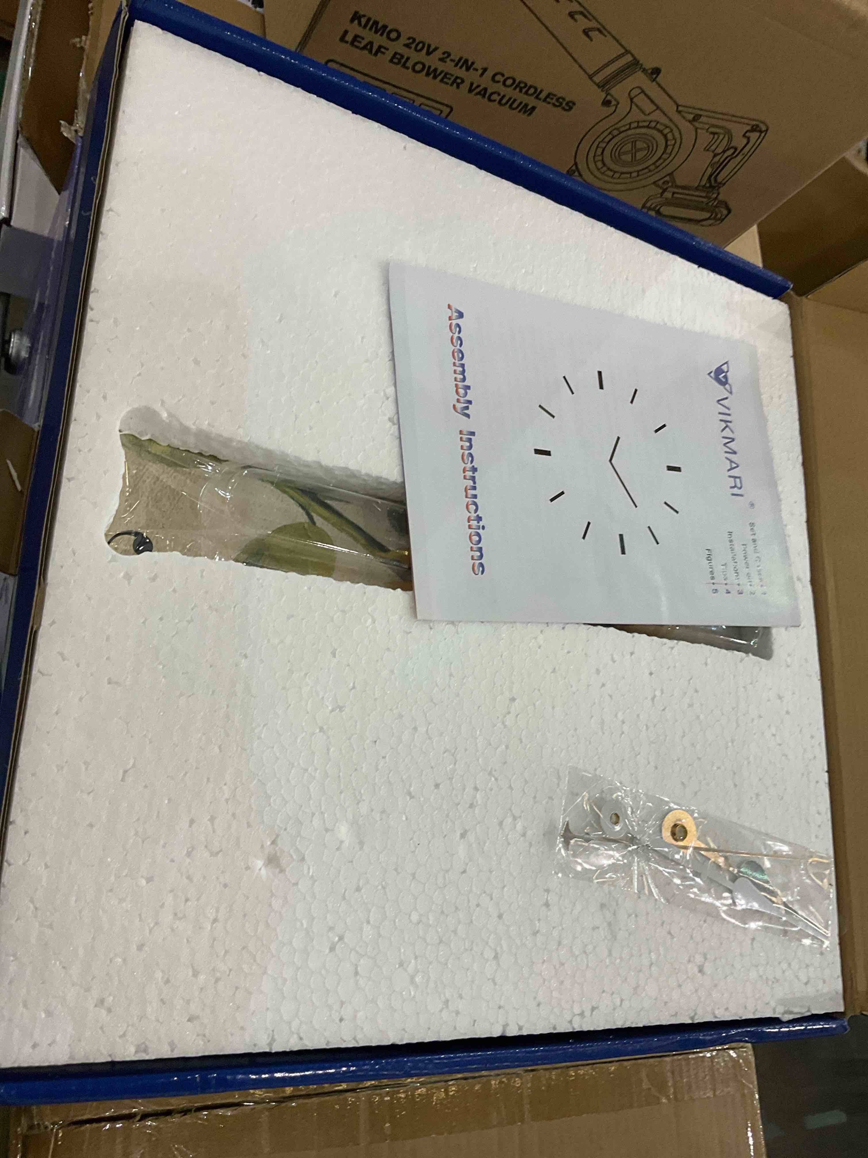 https://s3.amazonaws.com/lotting-images-prod/BargainHunt/EXS01228060_1710166320118.jpeg