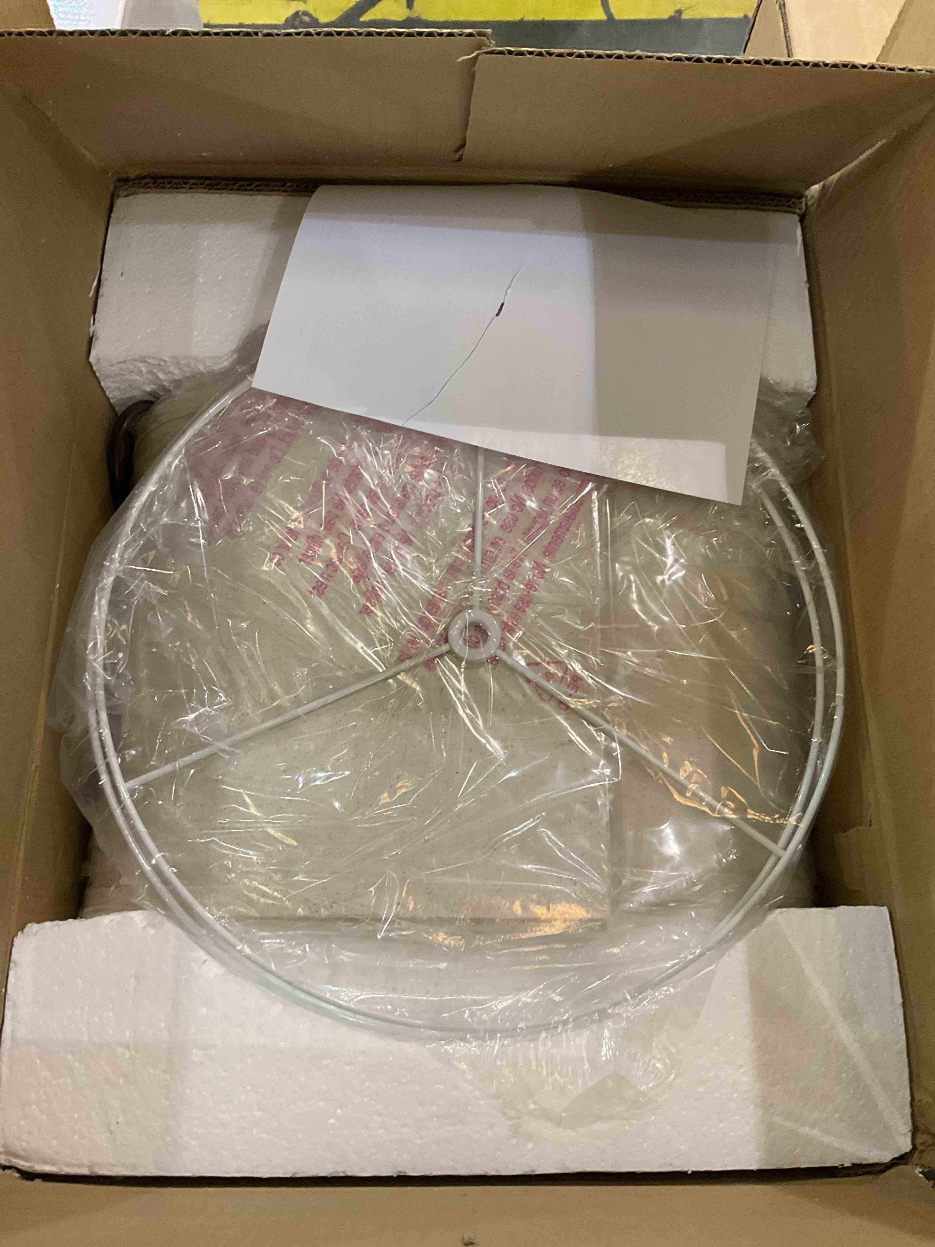 https://s3.amazonaws.com/lotting-images-prod/BargainHunt/EXS01228062_1710166493405.jpeg