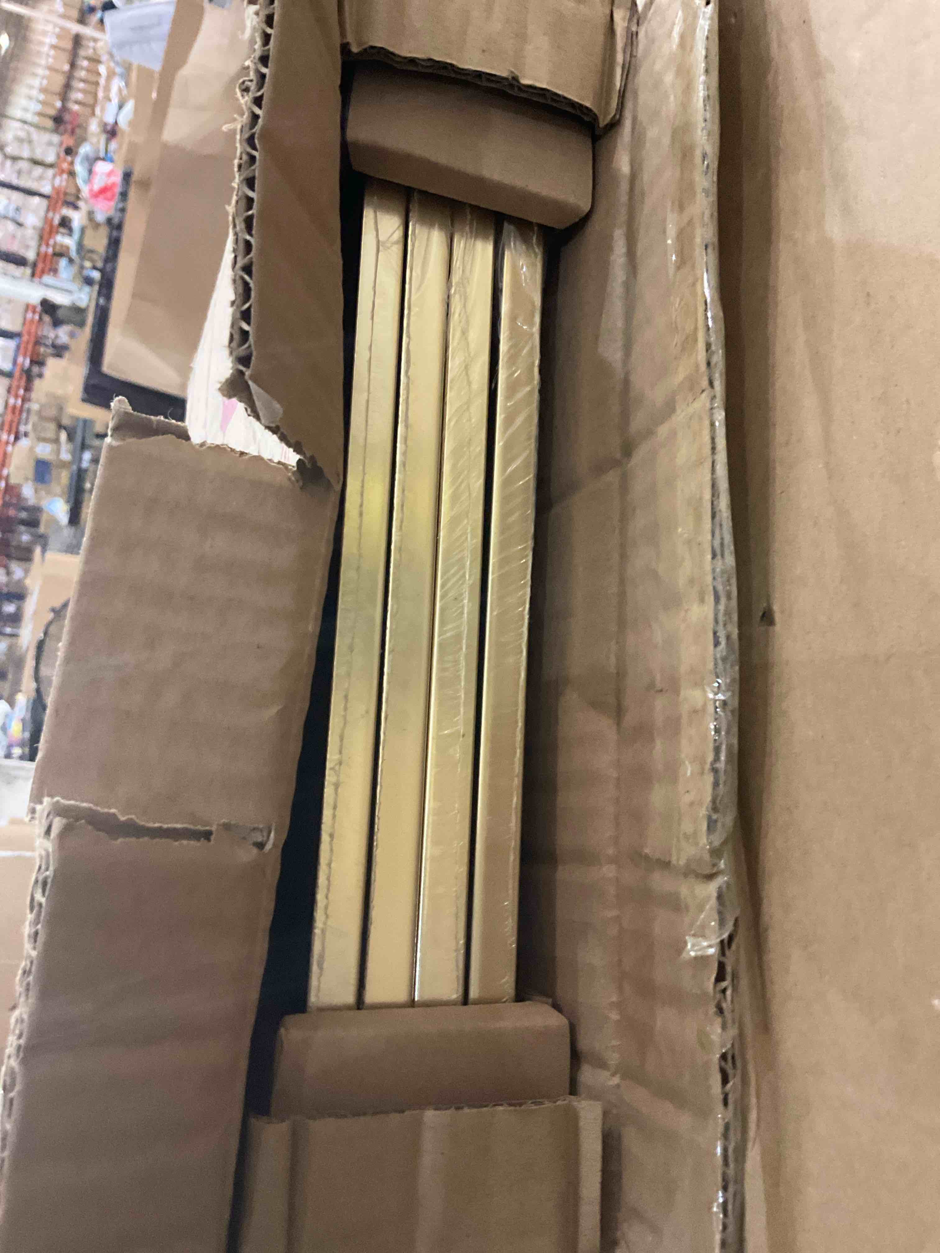 https://s3.amazonaws.com/lotting-images-prod/BargainHunt/EXS01228400_1710514699997.jpeg