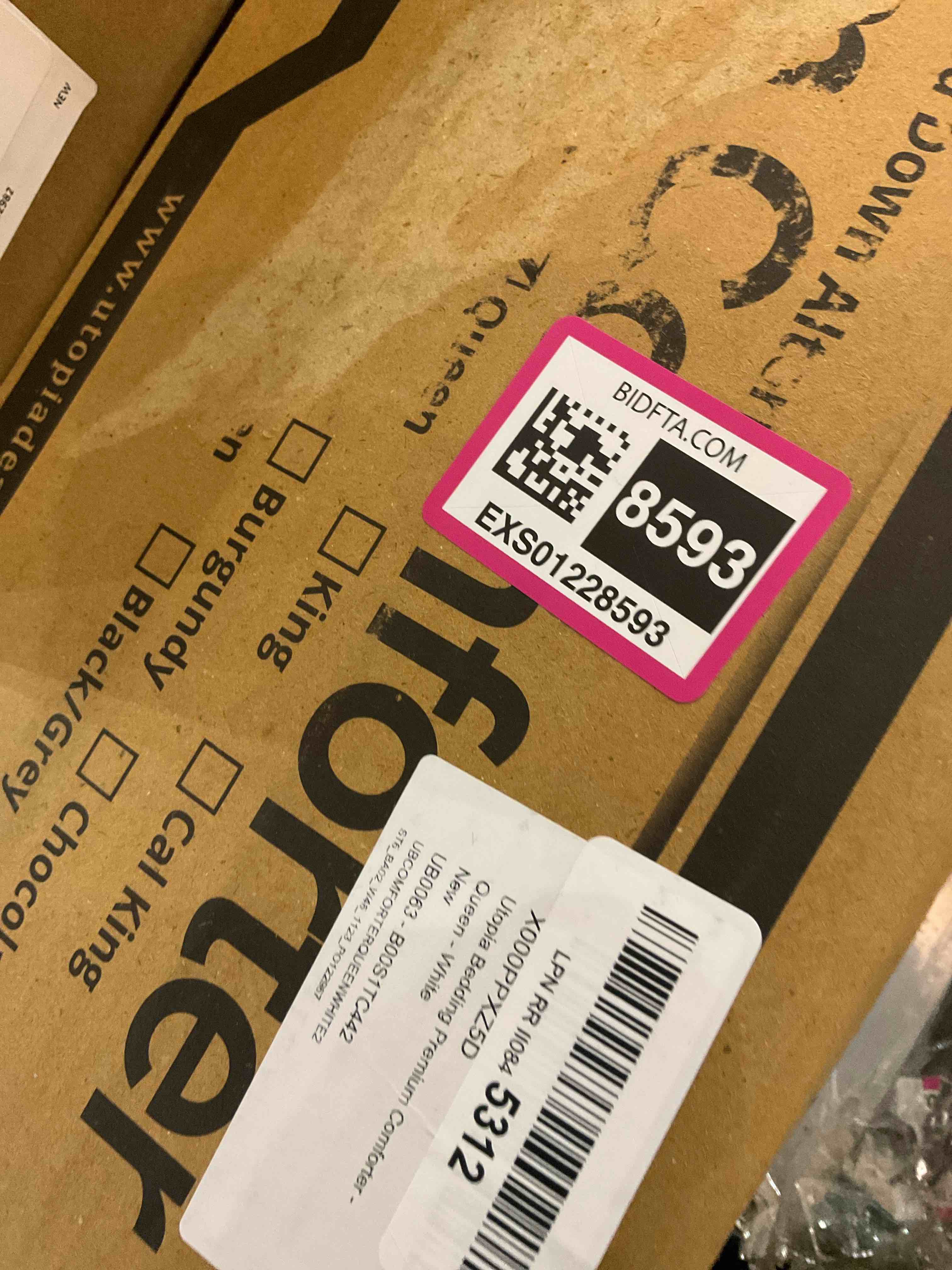 https://s3.amazonaws.com/lotting-images-prod/BargainHunt/EXS01228593_1710770173526.jpeg