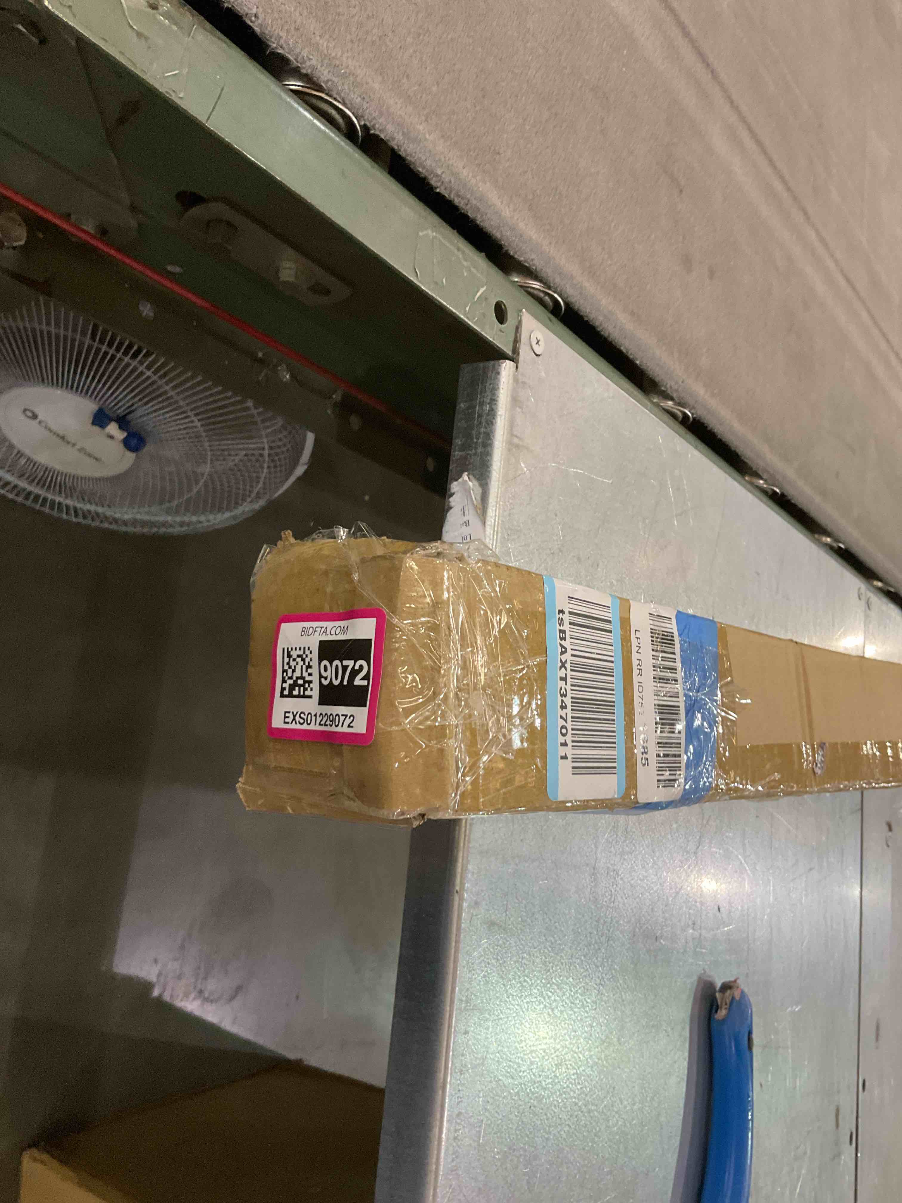 https://s3.amazonaws.com/lotting-images-prod/BargainHunt/EXS01229072_1710770450309.jpeg