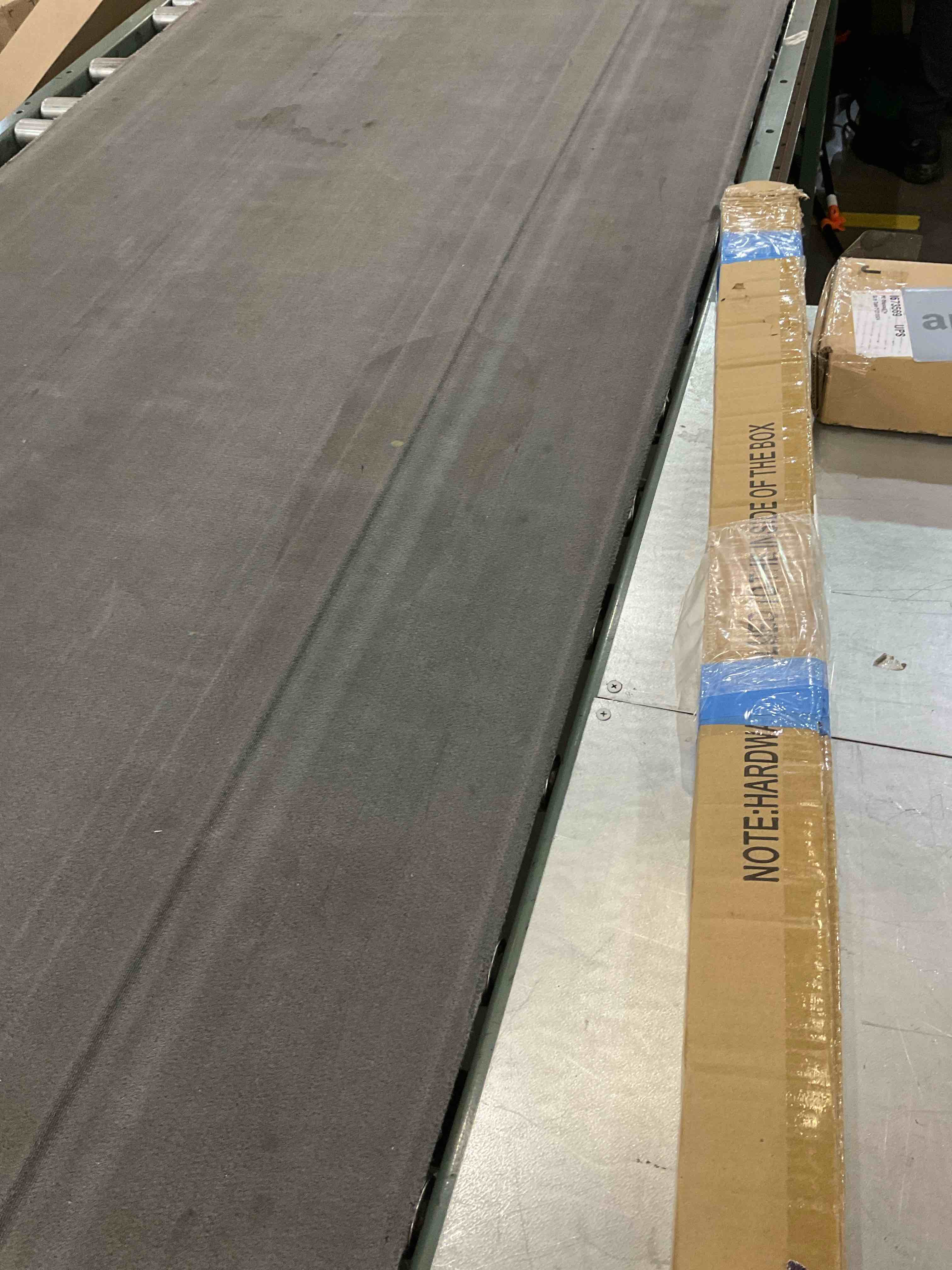 https://s3.amazonaws.com/lotting-images-prod/BargainHunt/EXS01229072_1710770456049.jpeg