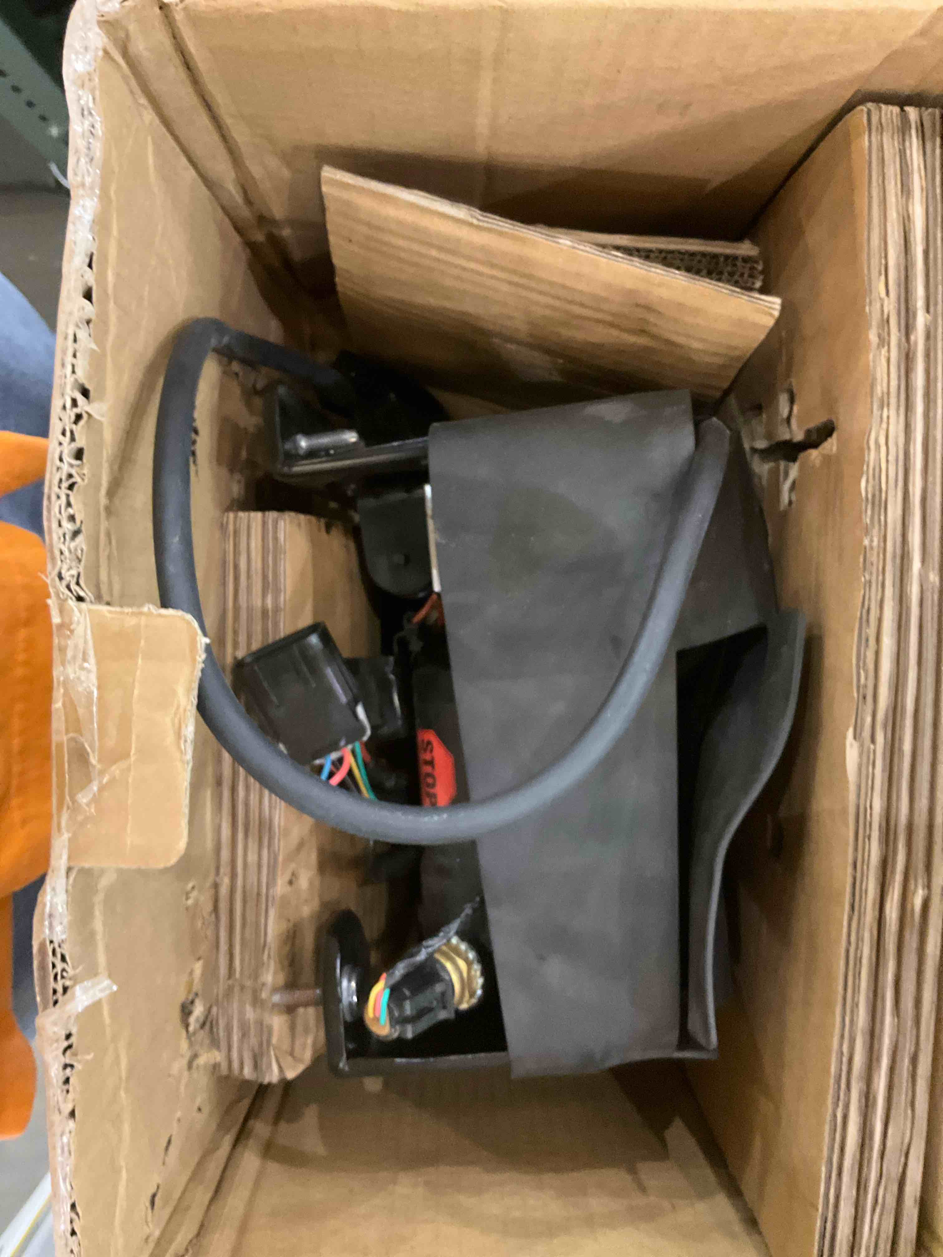 https://s3.amazonaws.com/lotting-images-prod/BargainHunt/EXS01229097_1710774121425.jpeg