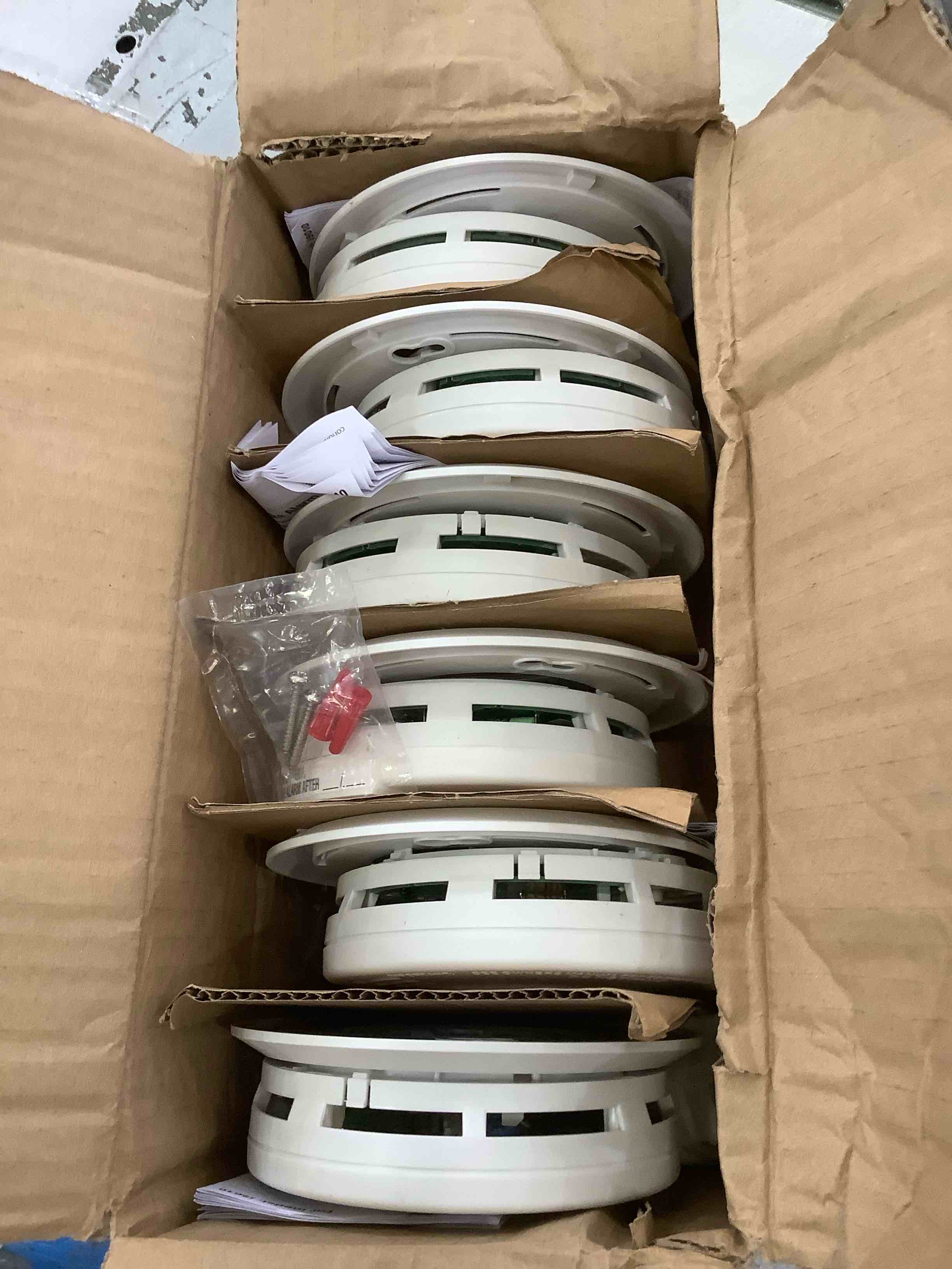 https://s3.amazonaws.com/lotting-images-prod/BargainHunt/EXS01229561_1711564946665.jpeg