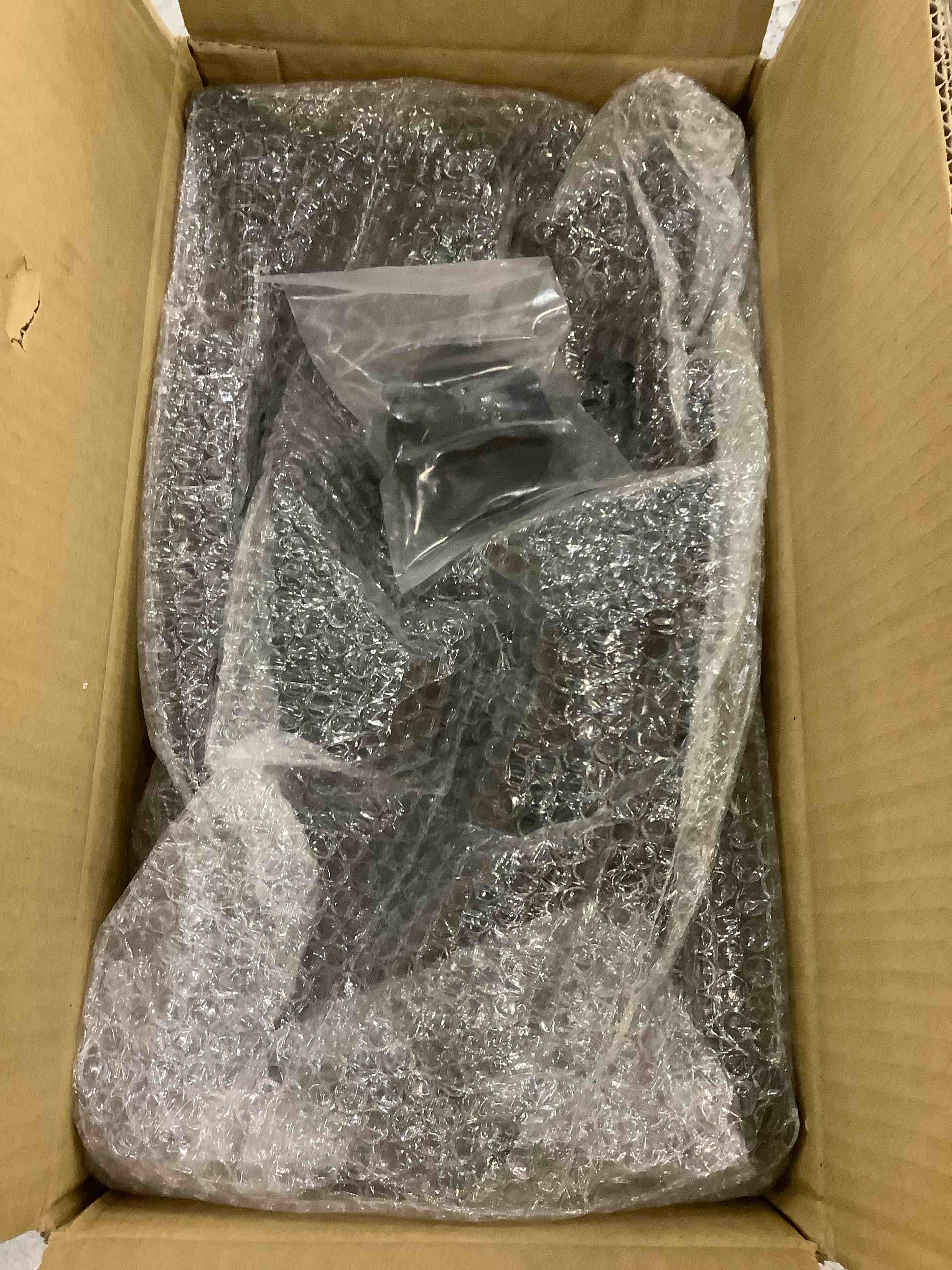 https://s3.amazonaws.com/lotting-images-prod/BargainHunt/EXS01229627_1711629380433.jpeg