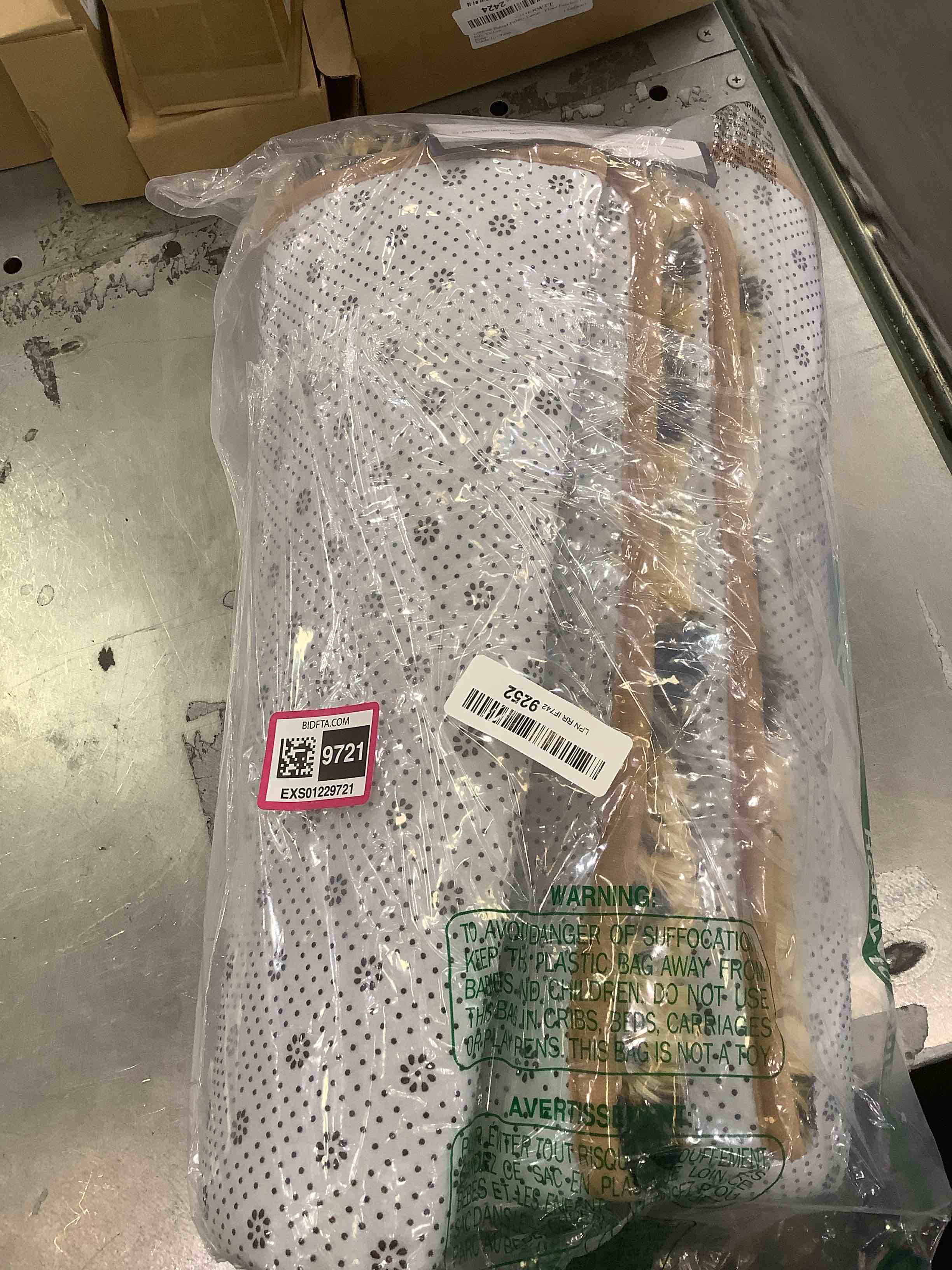 https://s3.amazonaws.com/lotting-images-prod/BargainHunt/EXS01229721_1711638493339.jpeg