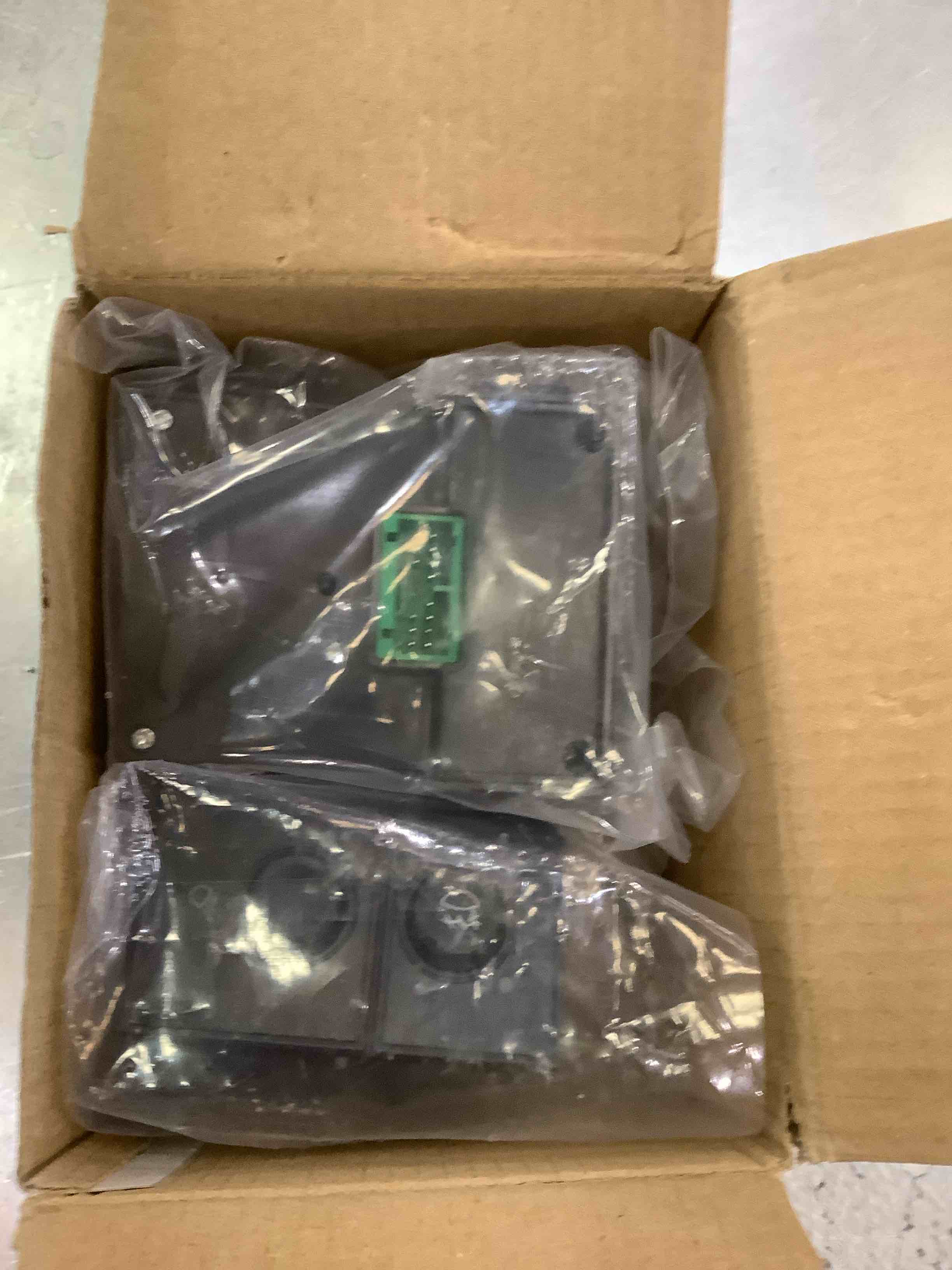 https://s3.amazonaws.com/lotting-images-prod/BargainHunt/EXS01229731_1711639199016.jpeg