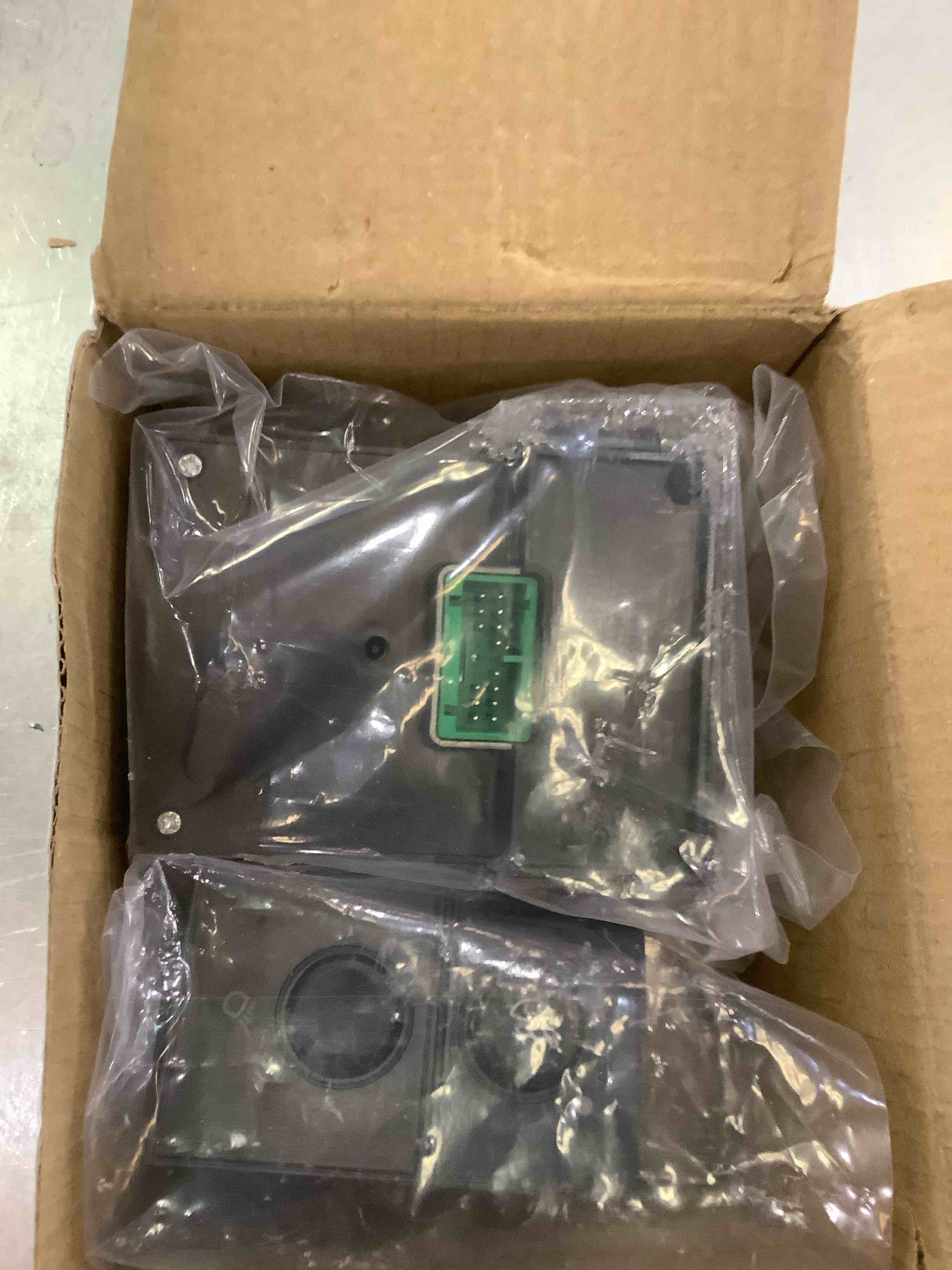 https://s3.amazonaws.com/lotting-images-prod/BargainHunt/EXS01229731_1711639200076.jpeg