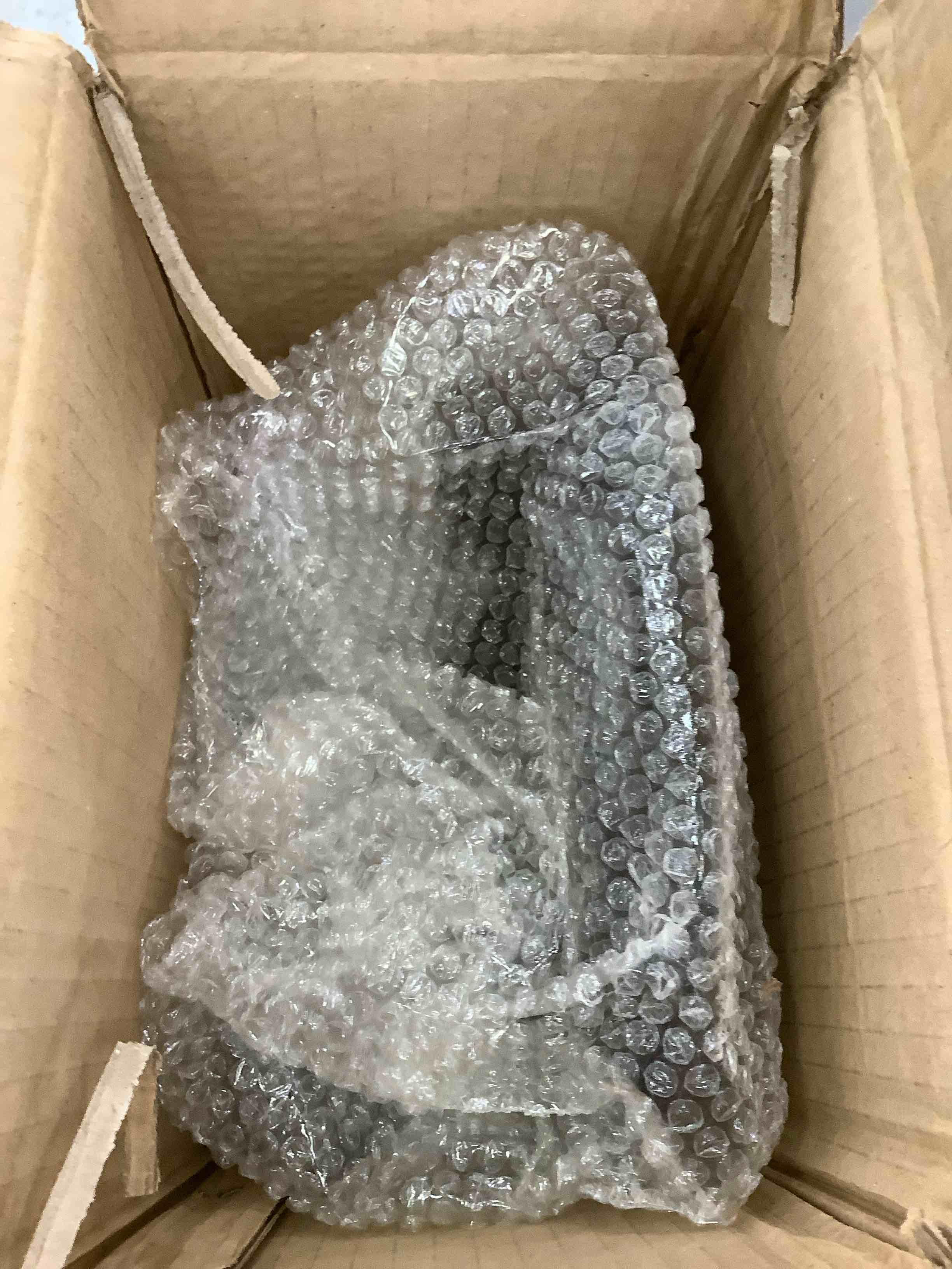 https://s3.amazonaws.com/lotting-images-prod/BargainHunt/EXS01229733_1711639280934.jpeg