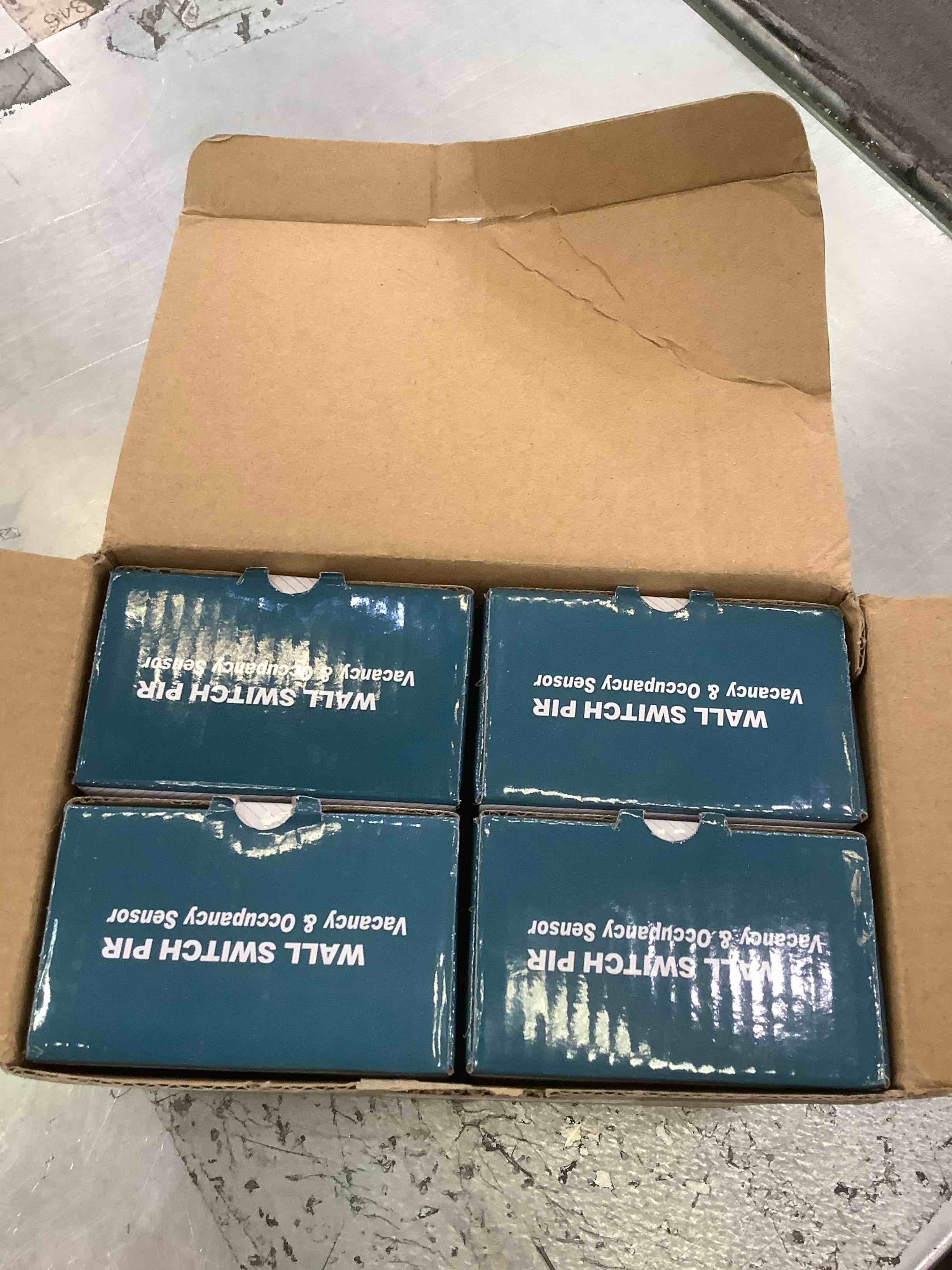 https://s3.amazonaws.com/lotting-images-prod/BargainHunt/EXS01229743_1711640367993.jpeg