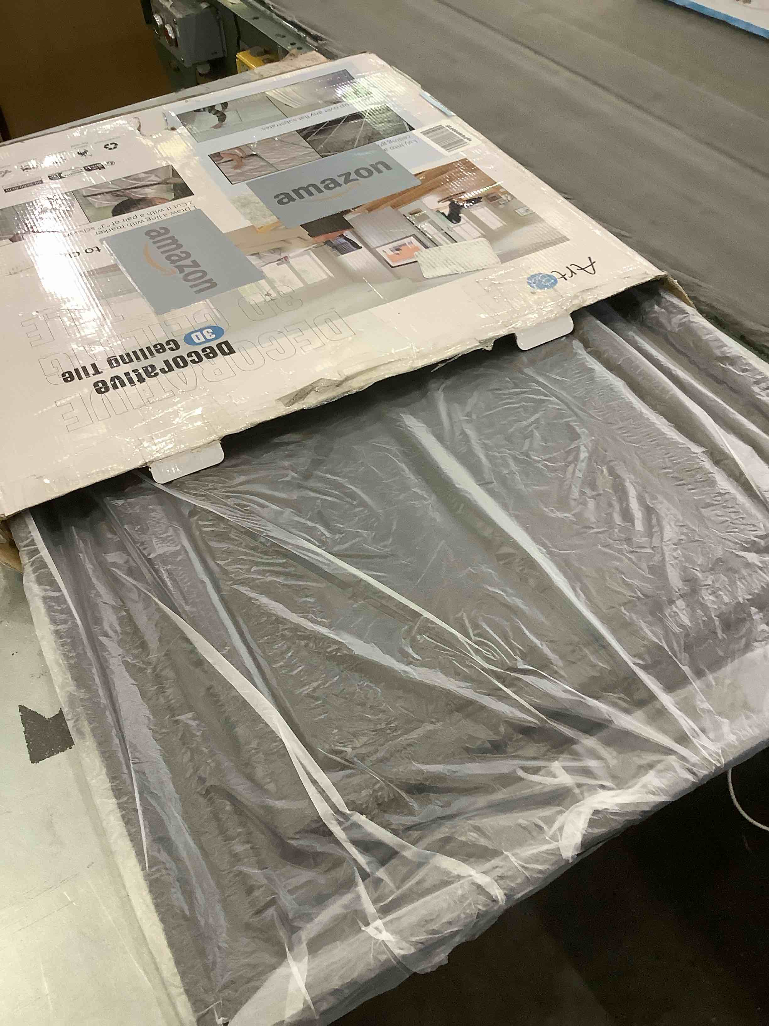 https://s3.amazonaws.com/lotting-images-prod/BargainHunt/EXS01229875_1711724218706.jpeg