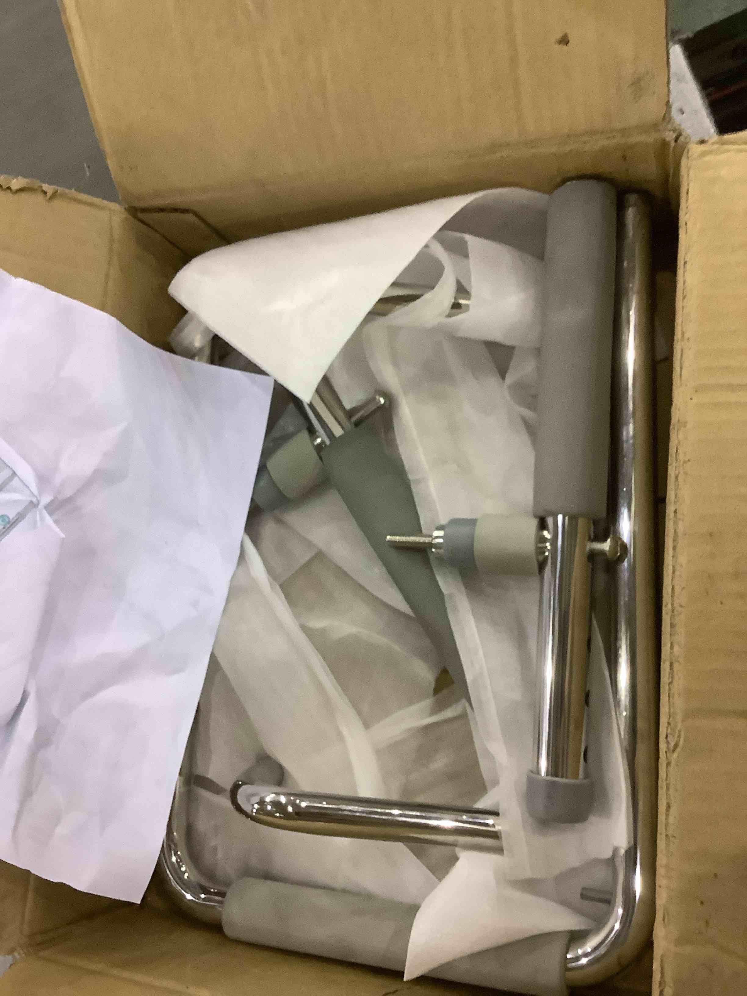 https://s3.amazonaws.com/lotting-images-prod/BargainHunt/EXS01229966_1712059840717.jpeg