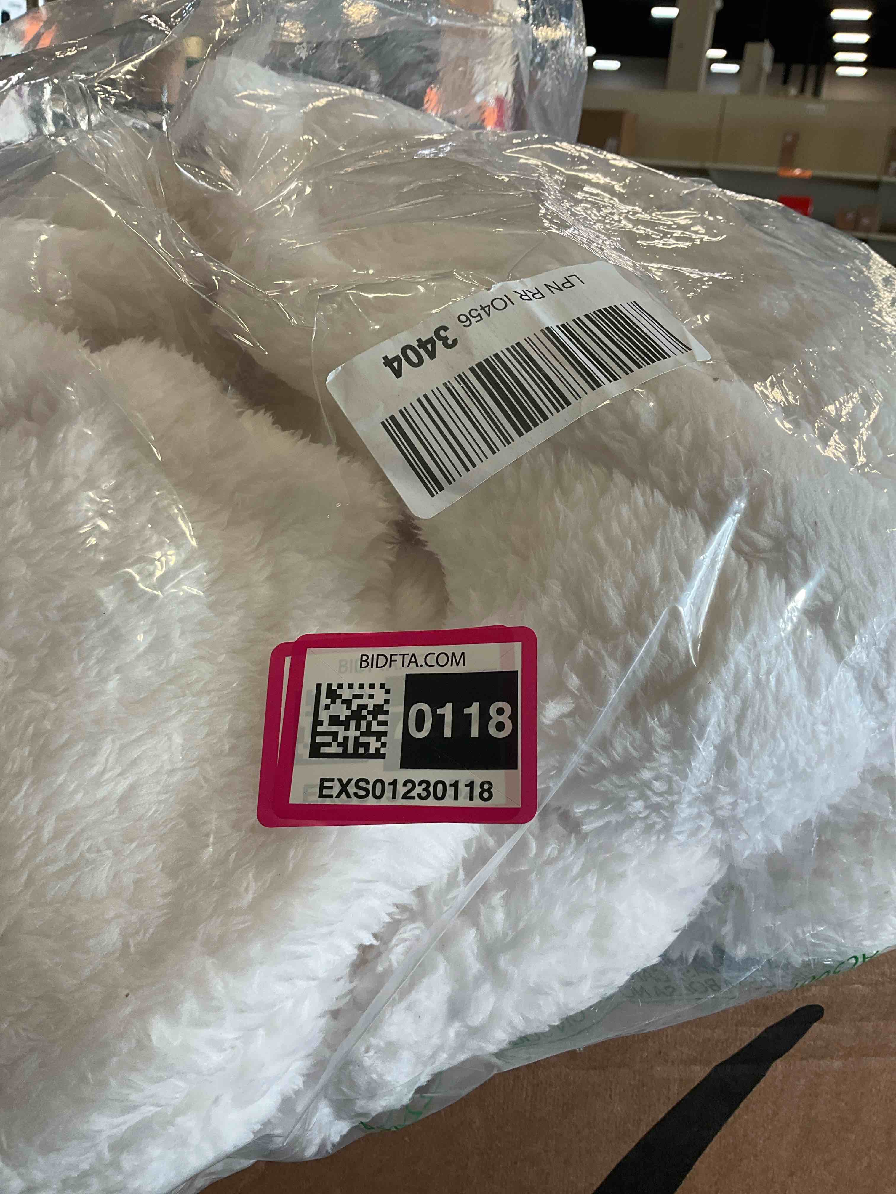 https://s3.amazonaws.com/lotting-images-prod/BargainHunt/EXS01230118_1718236665615.jpeg