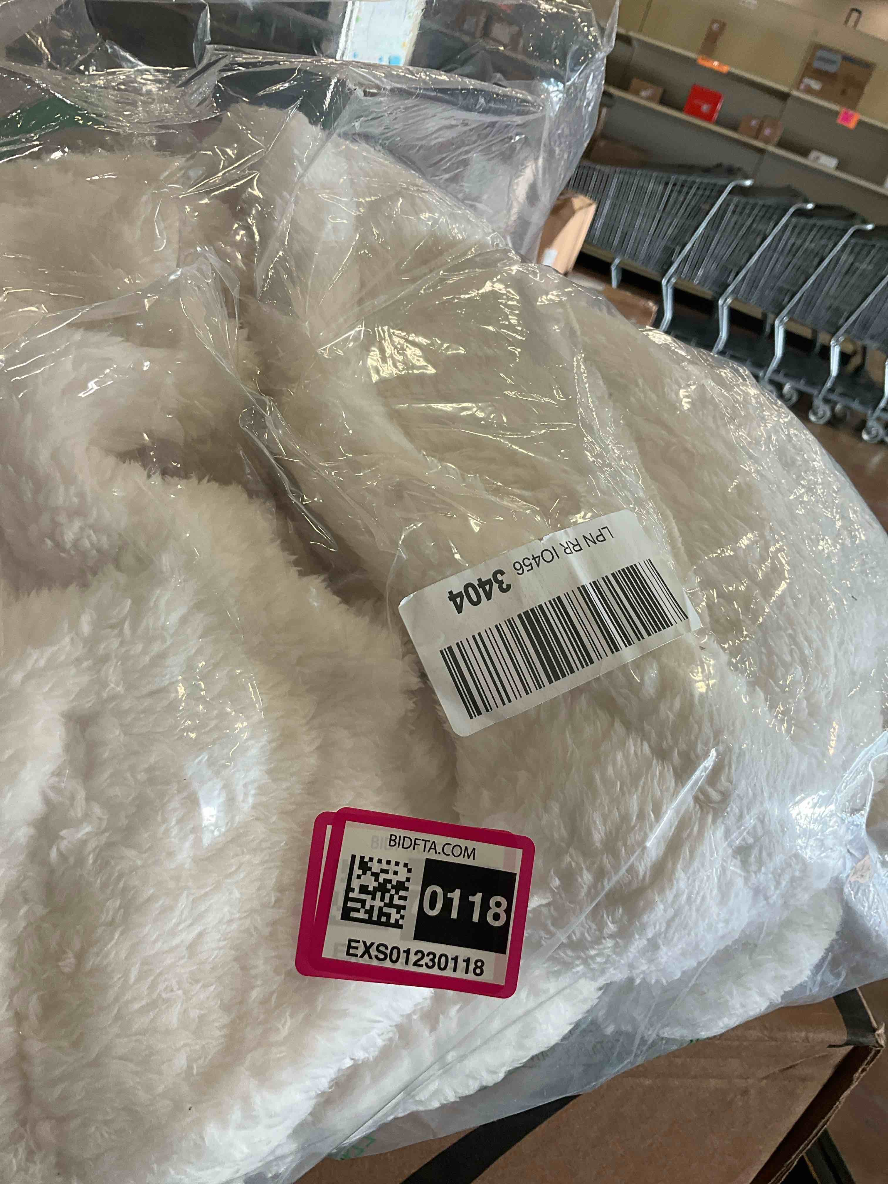 https://s3.amazonaws.com/lotting-images-prod/BargainHunt/EXS01230118_1718236667459.jpeg