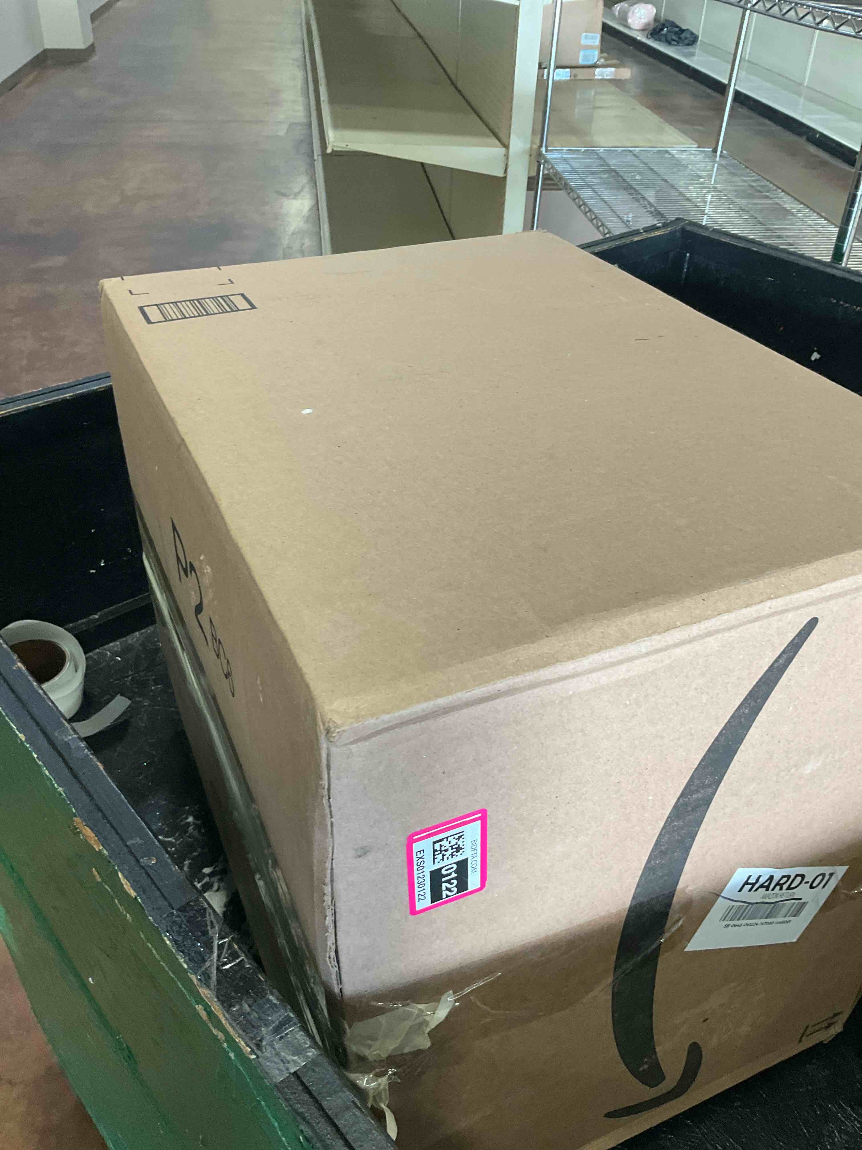 https://s3.amazonaws.com/lotting-images-prod/BargainHunt/EXS01230122_1718237281678.jpeg