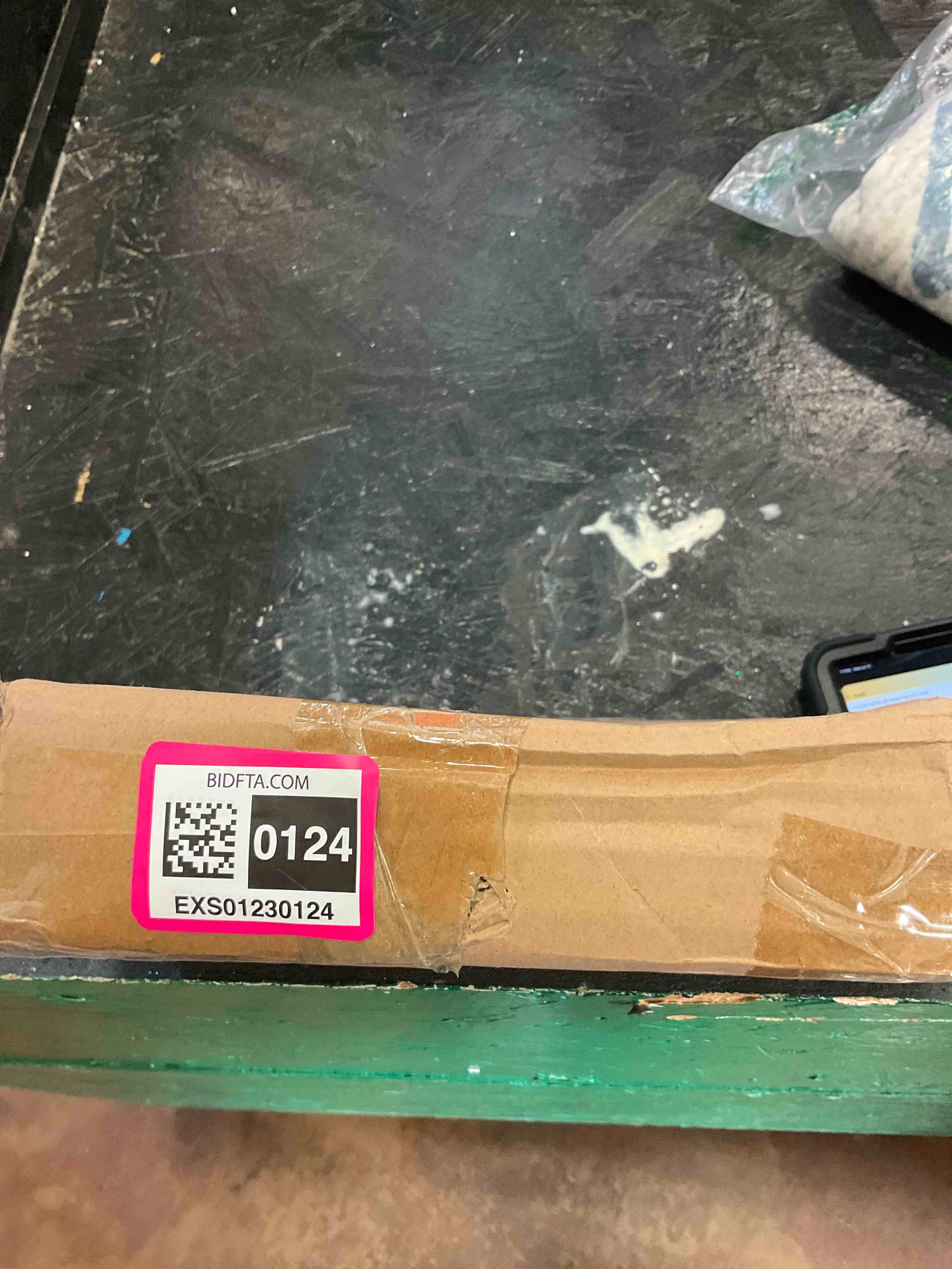 https://s3.amazonaws.com/lotting-images-prod/BargainHunt/EXS01230124_1718237513460.jpeg