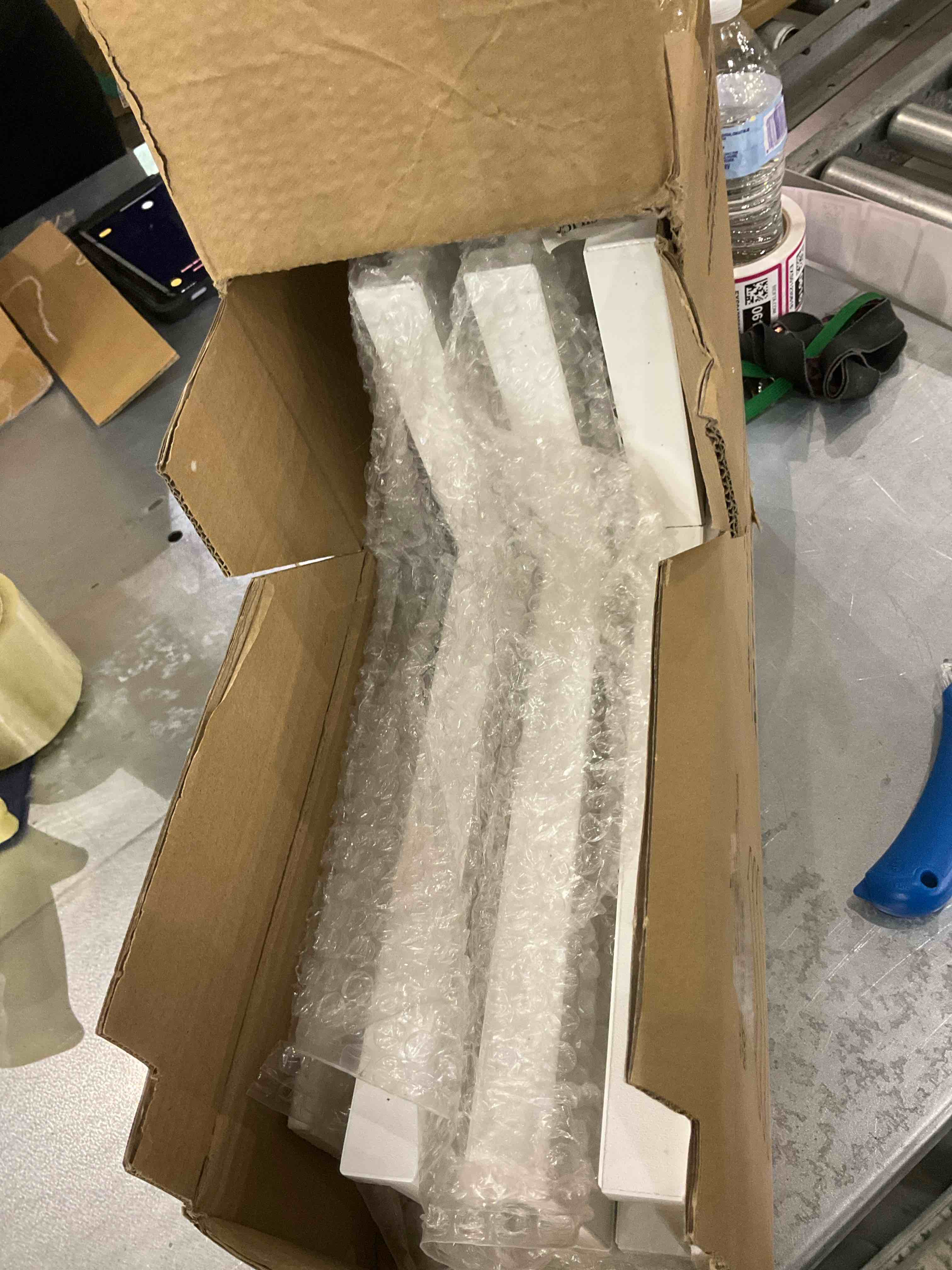 https://s3.amazonaws.com/lotting-images-prod/BargainHunt/EXS01230598_1712145830414.jpeg
