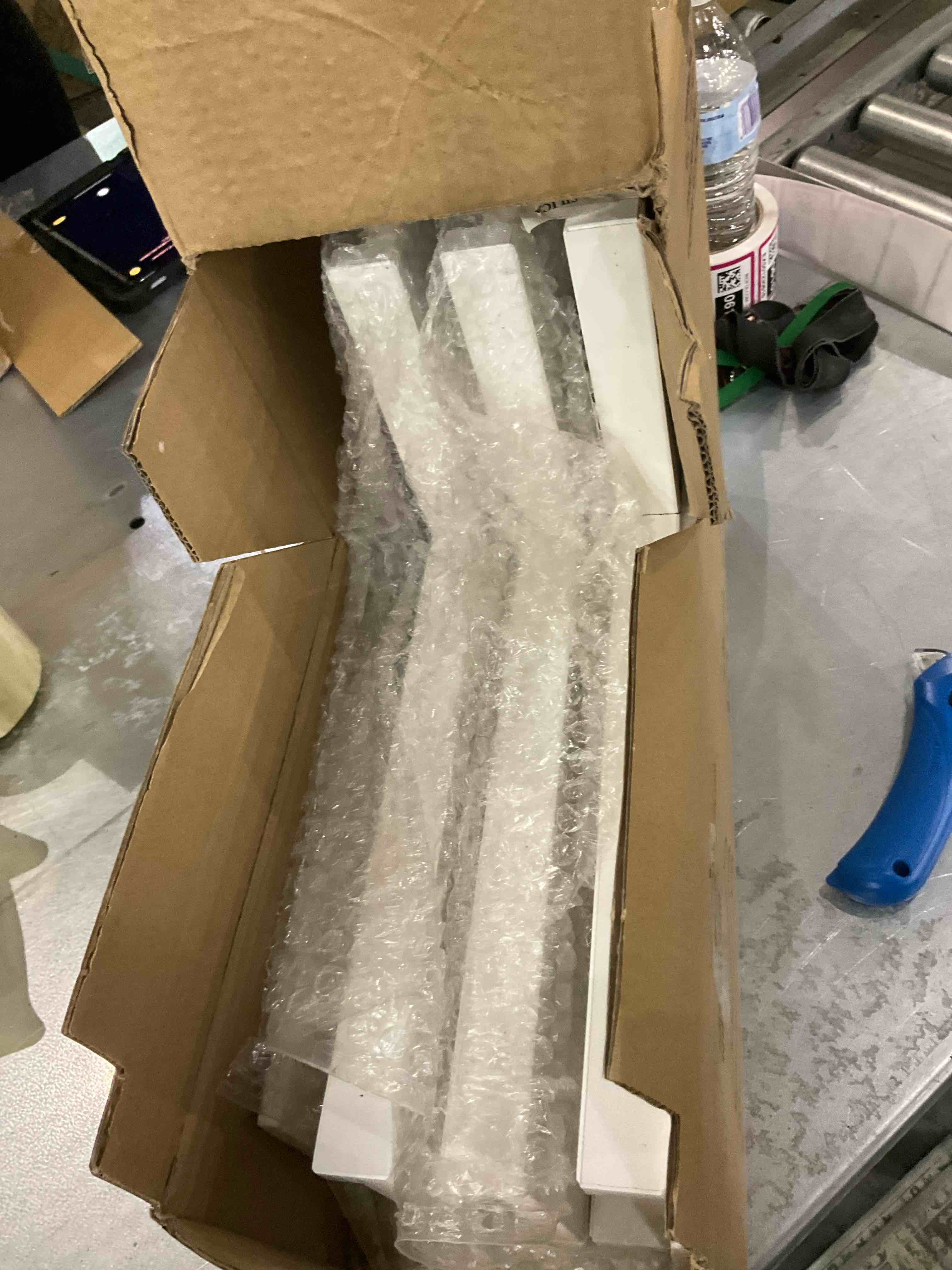 https://s3.amazonaws.com/lotting-images-prod/BargainHunt/EXS01230598_1712145831360.jpeg