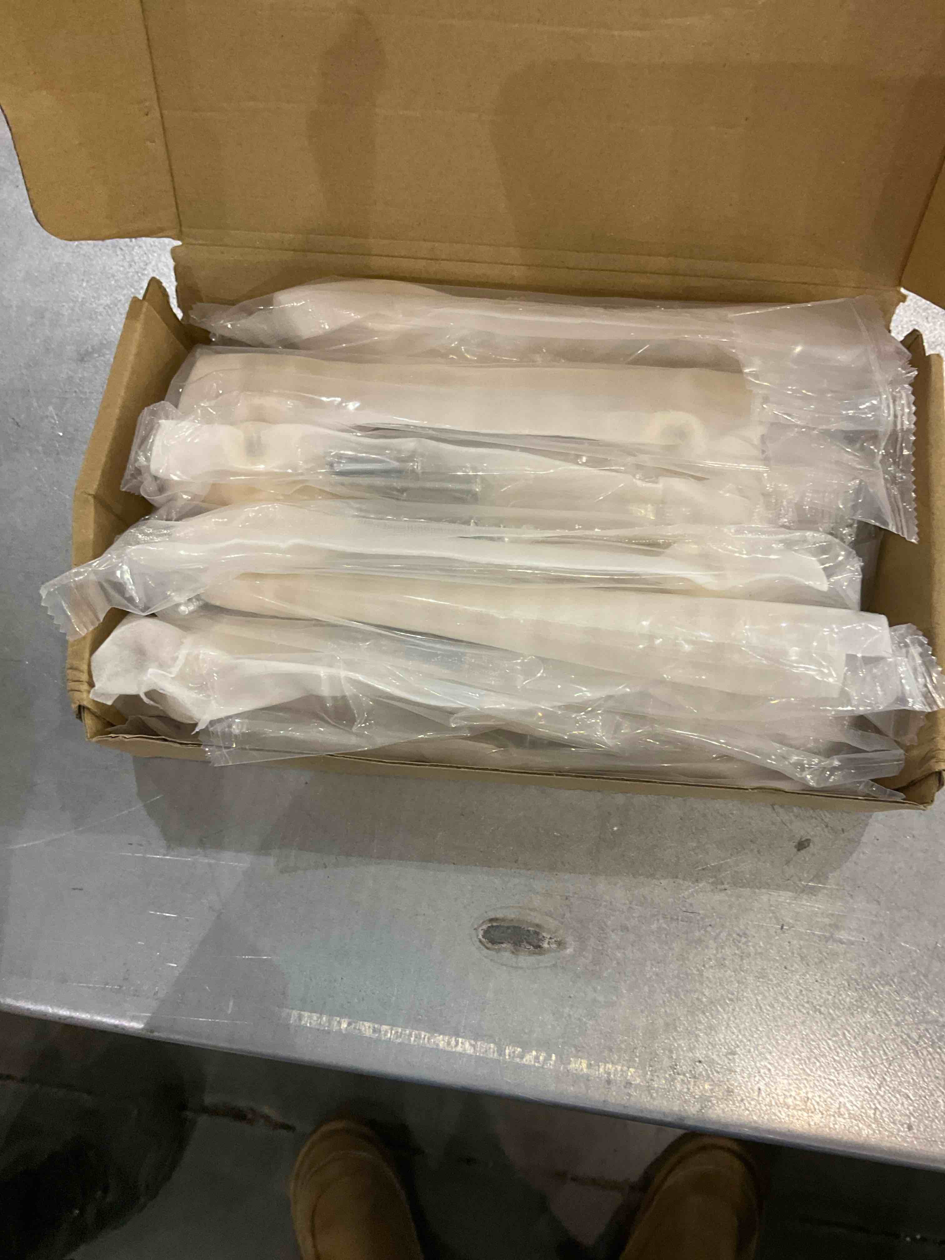 https://s3.amazonaws.com/lotting-images-prod/BargainHunt/EXS01230775_1712751180524.jpeg