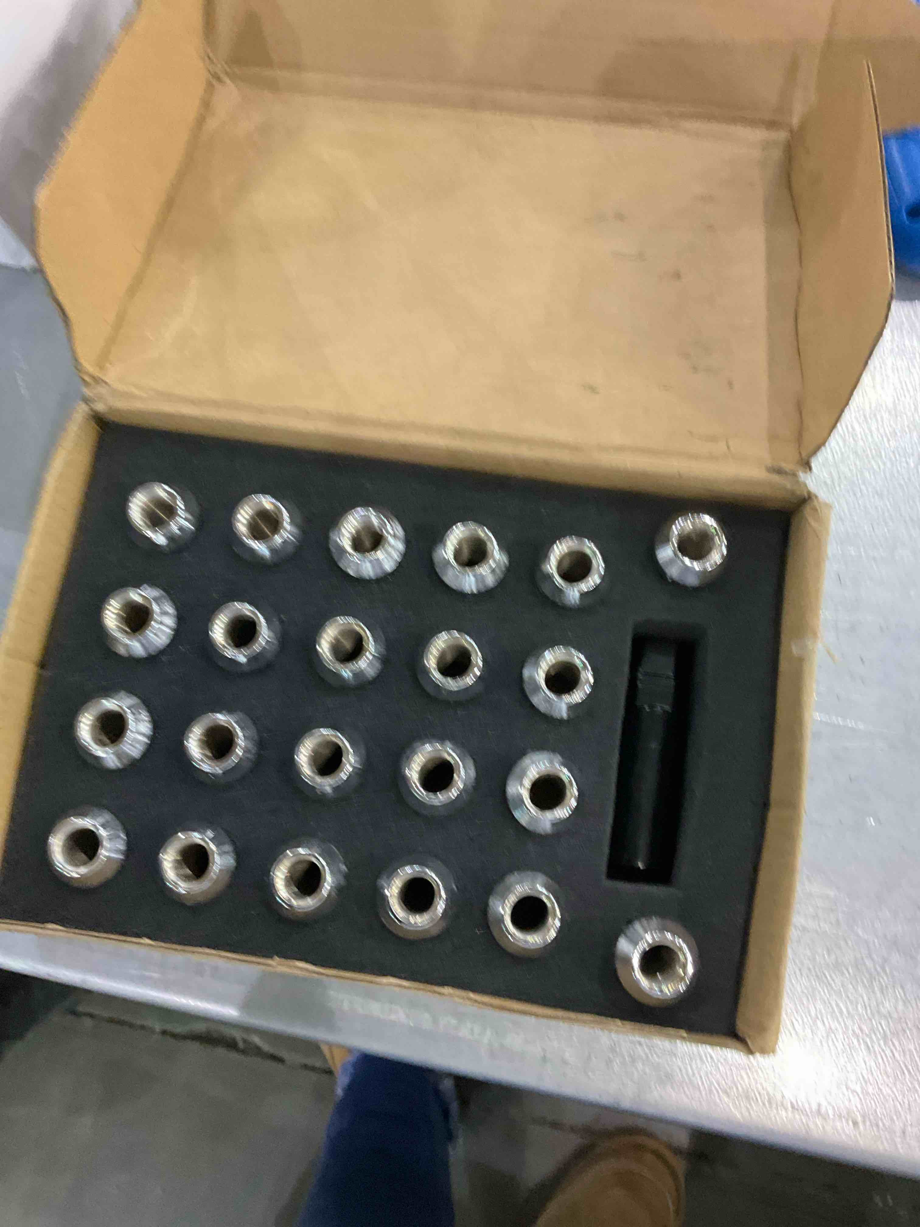 https://s3.amazonaws.com/lotting-images-prod/BargainHunt/EXS01230776_1712751295736.jpeg
