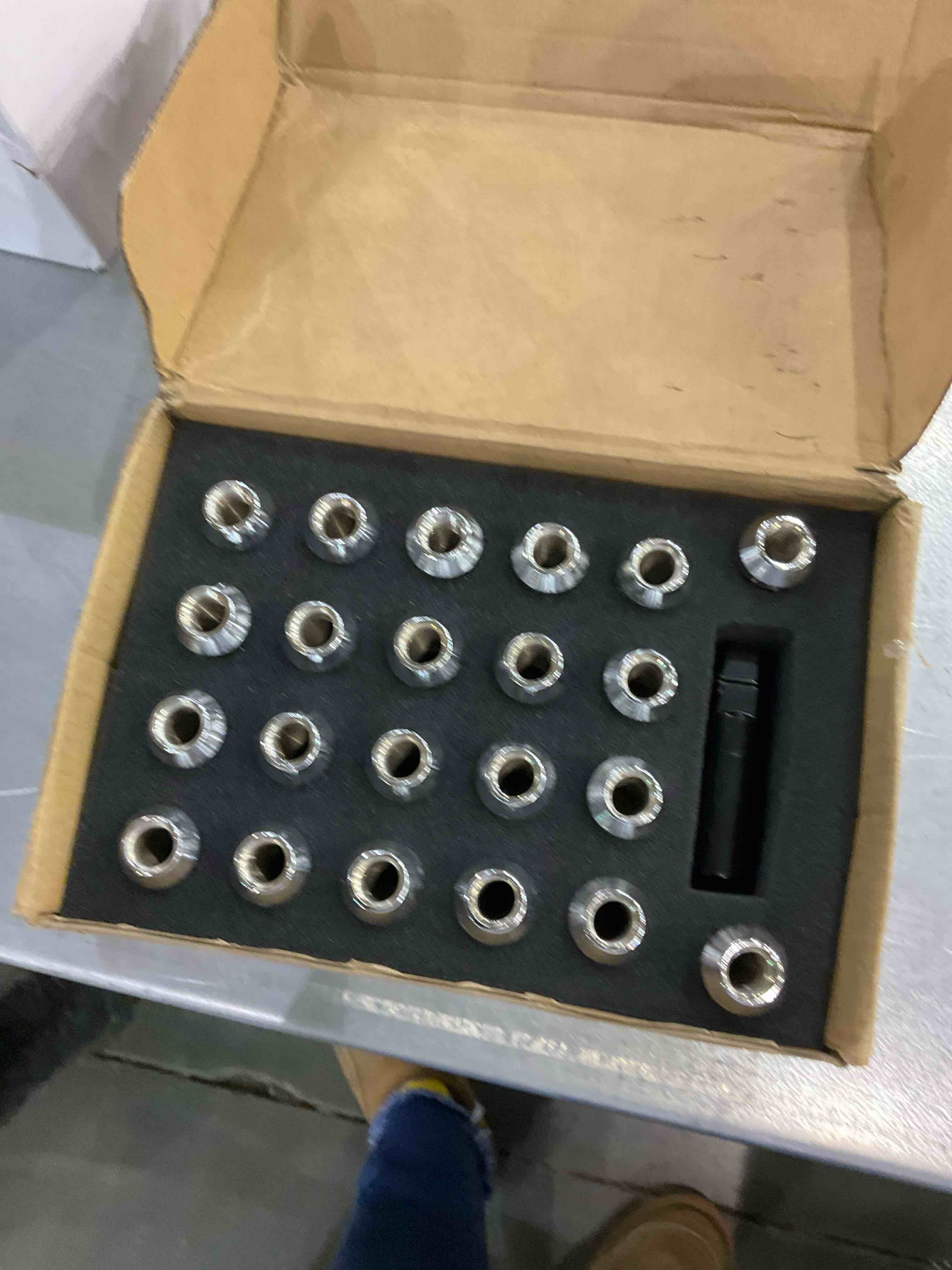 https://s3.amazonaws.com/lotting-images-prod/BargainHunt/EXS01230776_1712751297197.jpeg