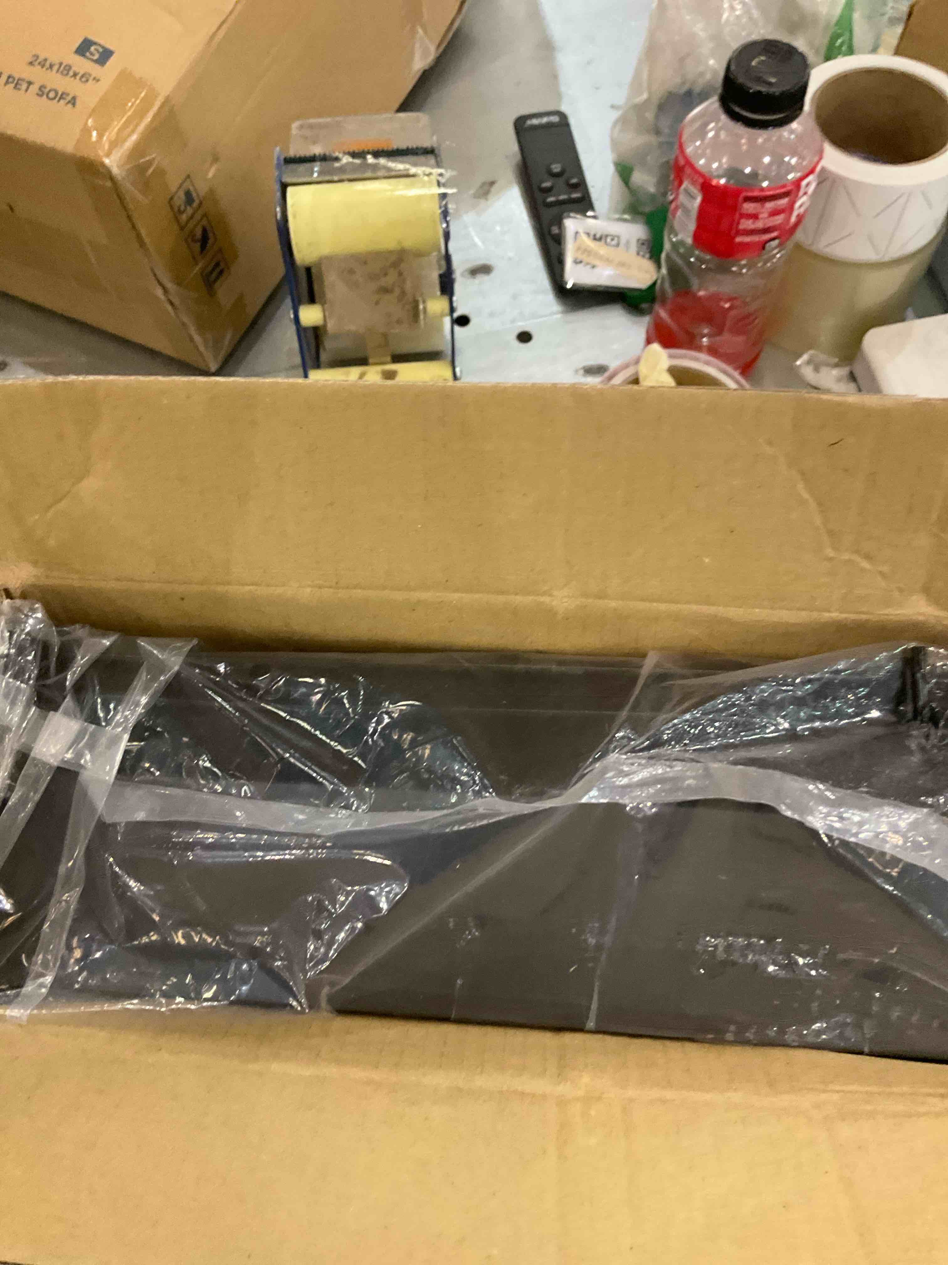 https://s3.amazonaws.com/lotting-images-prod/BargainHunt/EXS01230848_1712764024454.jpeg