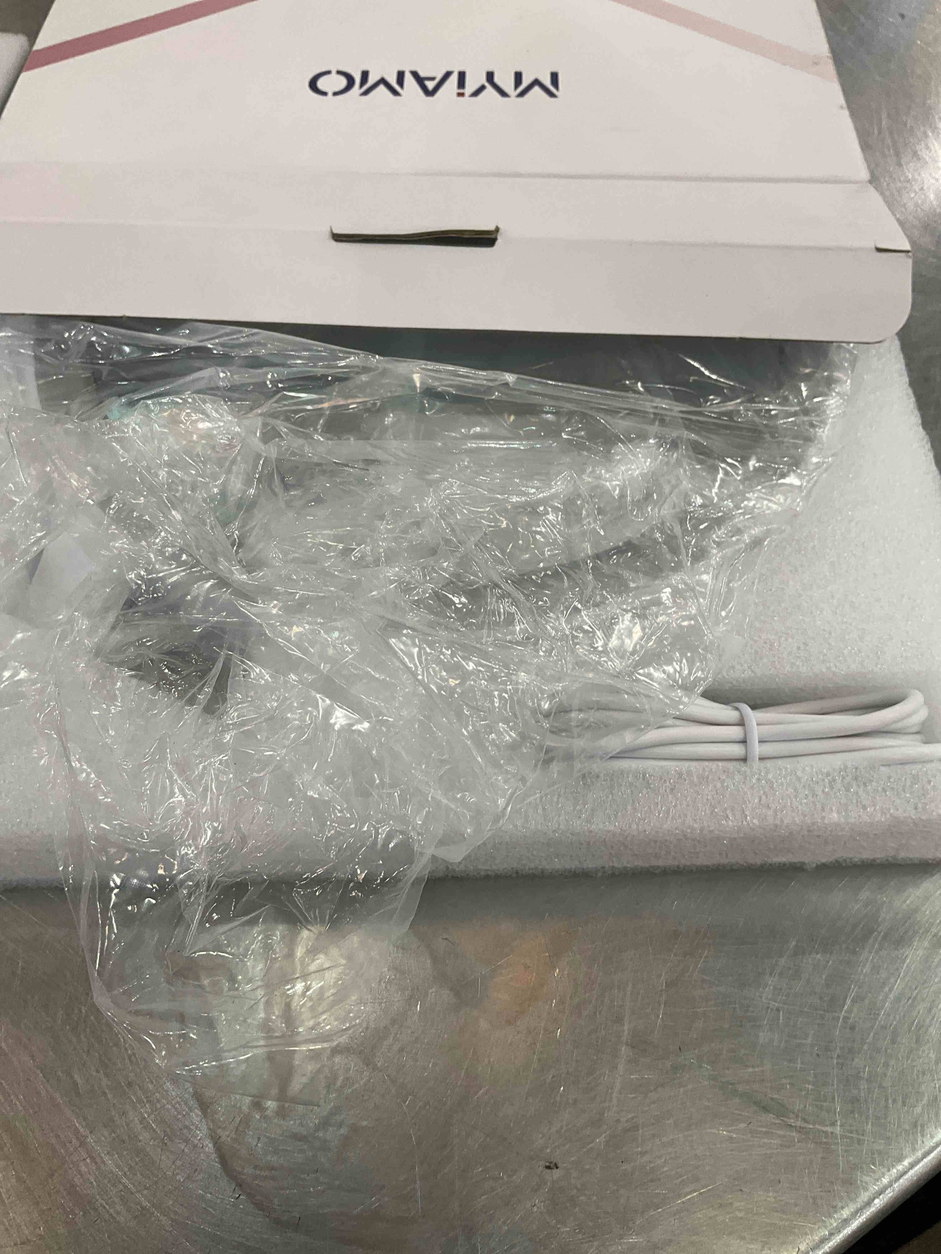 https://s3.amazonaws.com/lotting-images-prod/BargainHunt/EXS01231181_1713199667742.jpeg