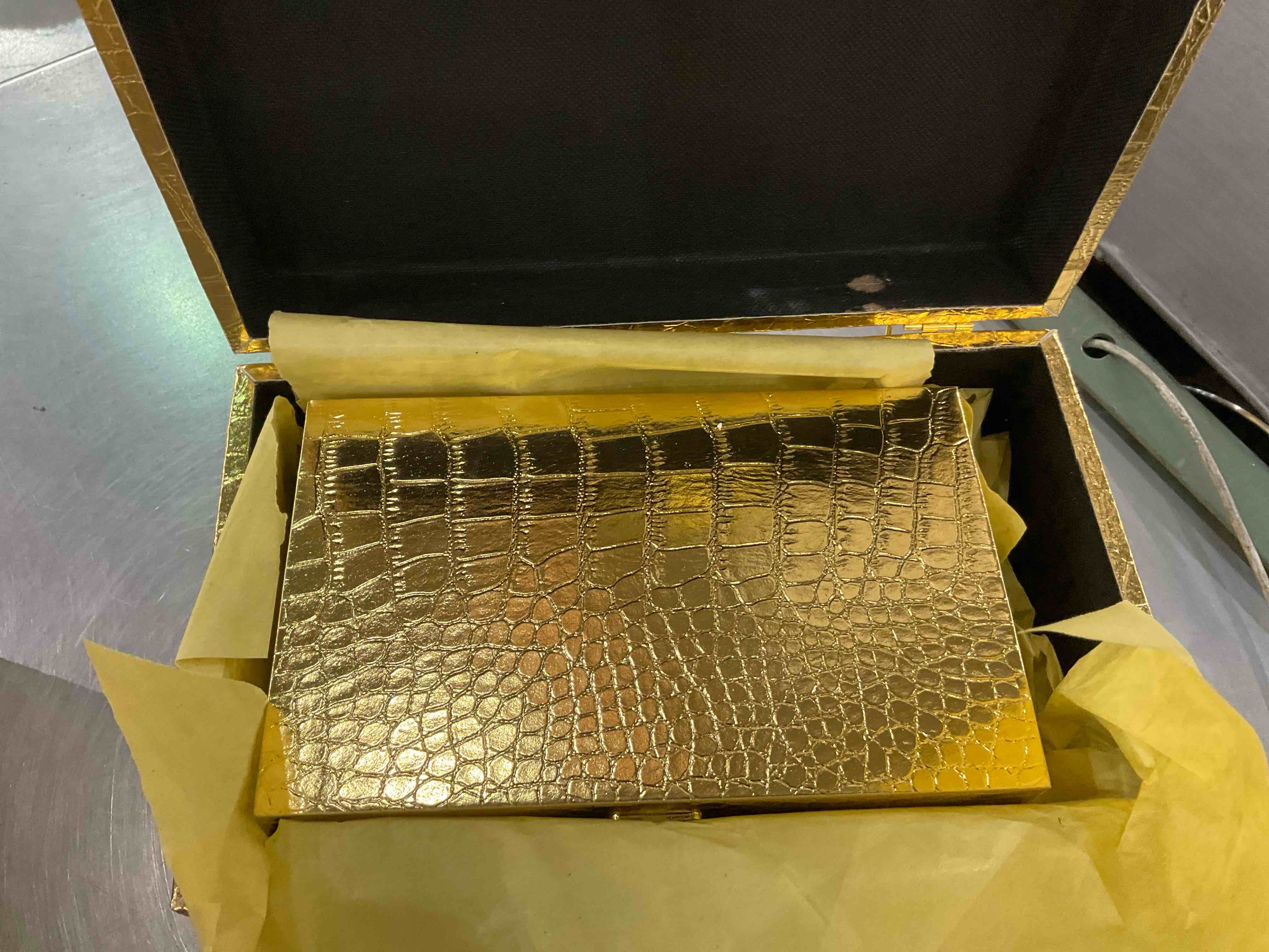 https://s3.amazonaws.com/lotting-images-prod/BargainHunt/EXS01231432_1713360911611.jpeg