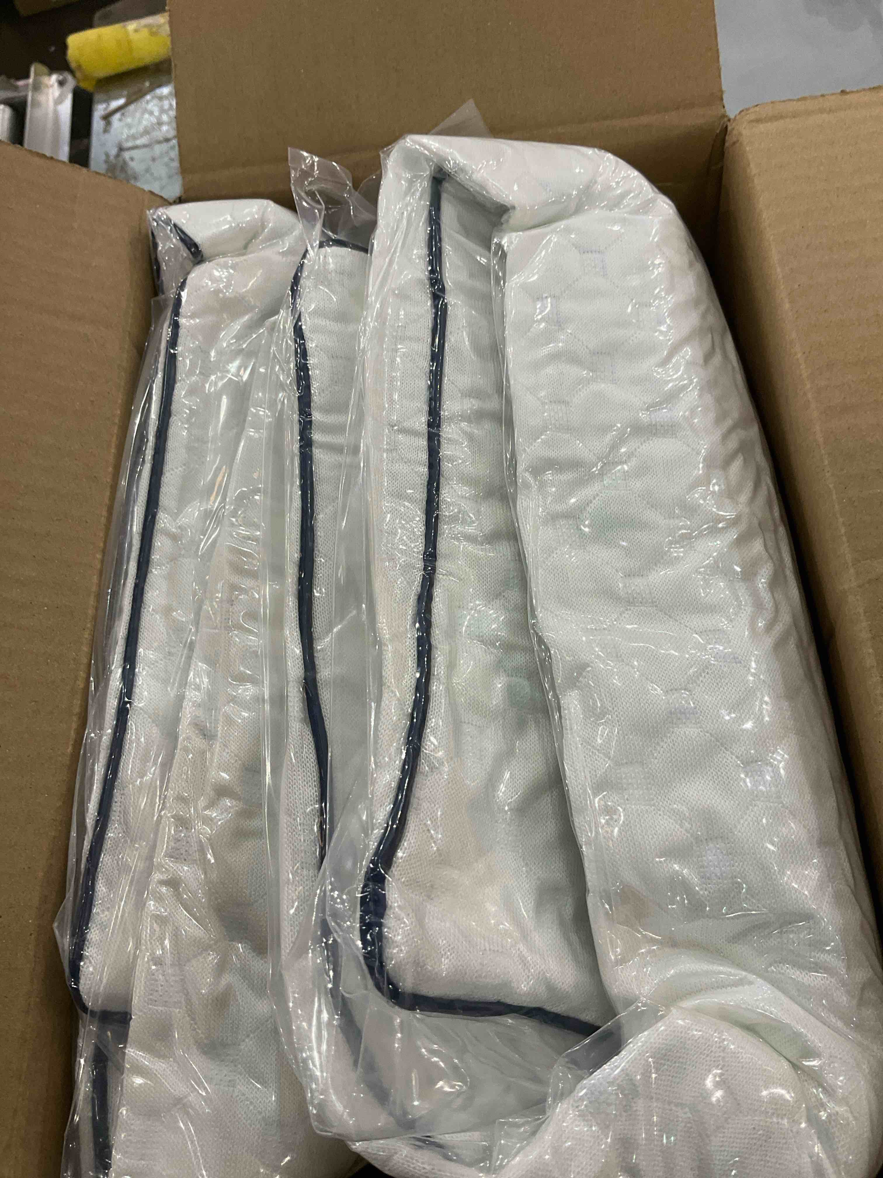 https://s3.amazonaws.com/lotting-images-prod/BargainHunt/EXS01231610_1712251480895.jpeg