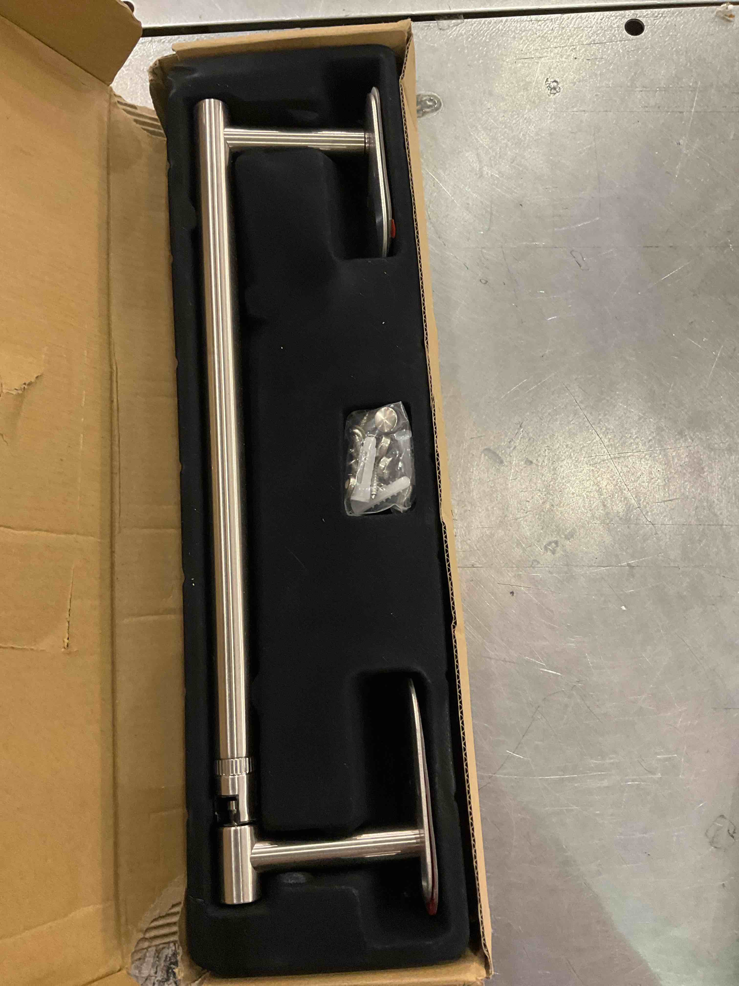 https://s3.amazonaws.com/lotting-images-prod/BargainHunt/EXS01231810_1712676930013.jpeg