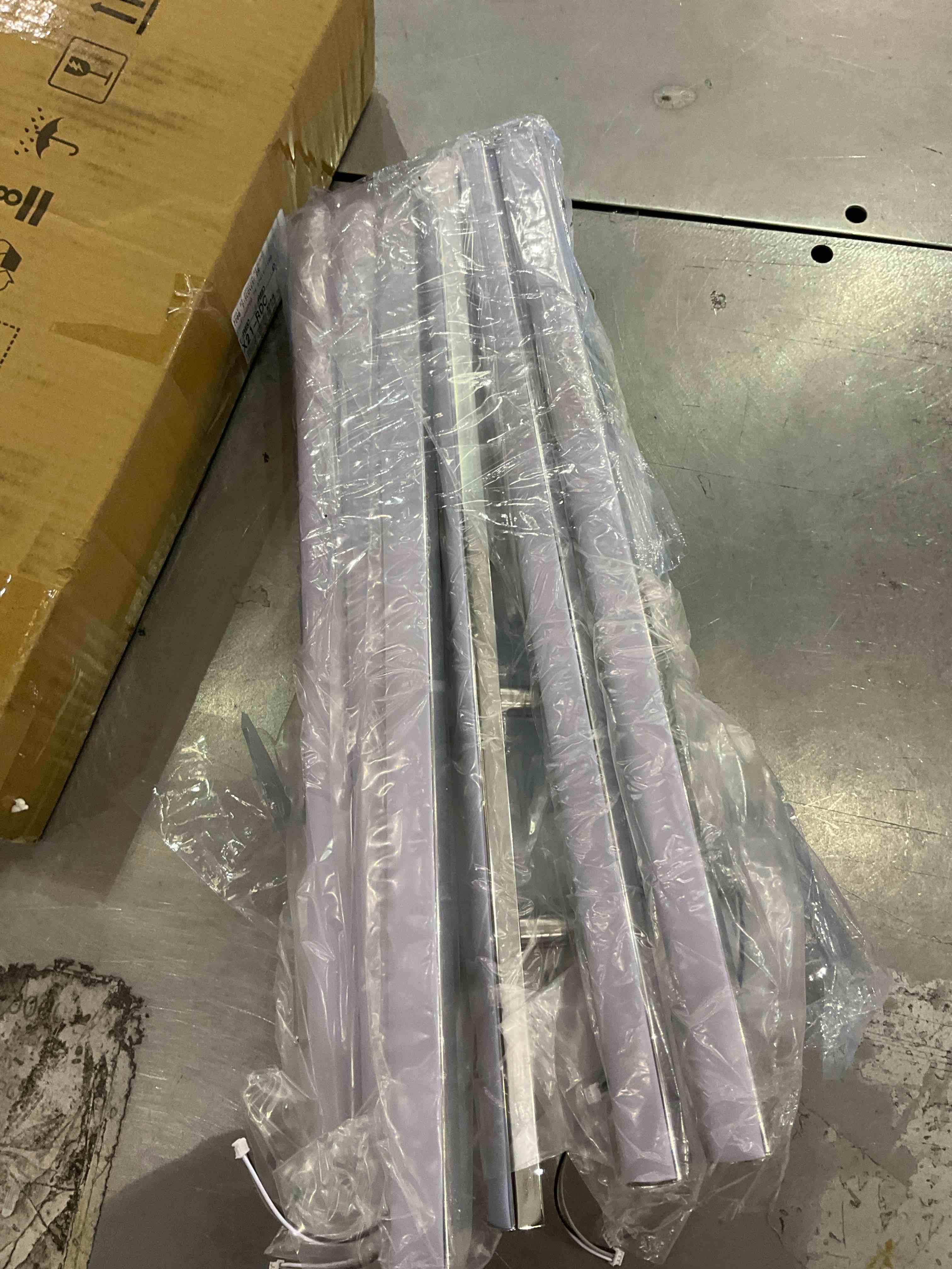 https://s3.amazonaws.com/lotting-images-prod/BargainHunt/EXS01231828_1712681679042.jpeg