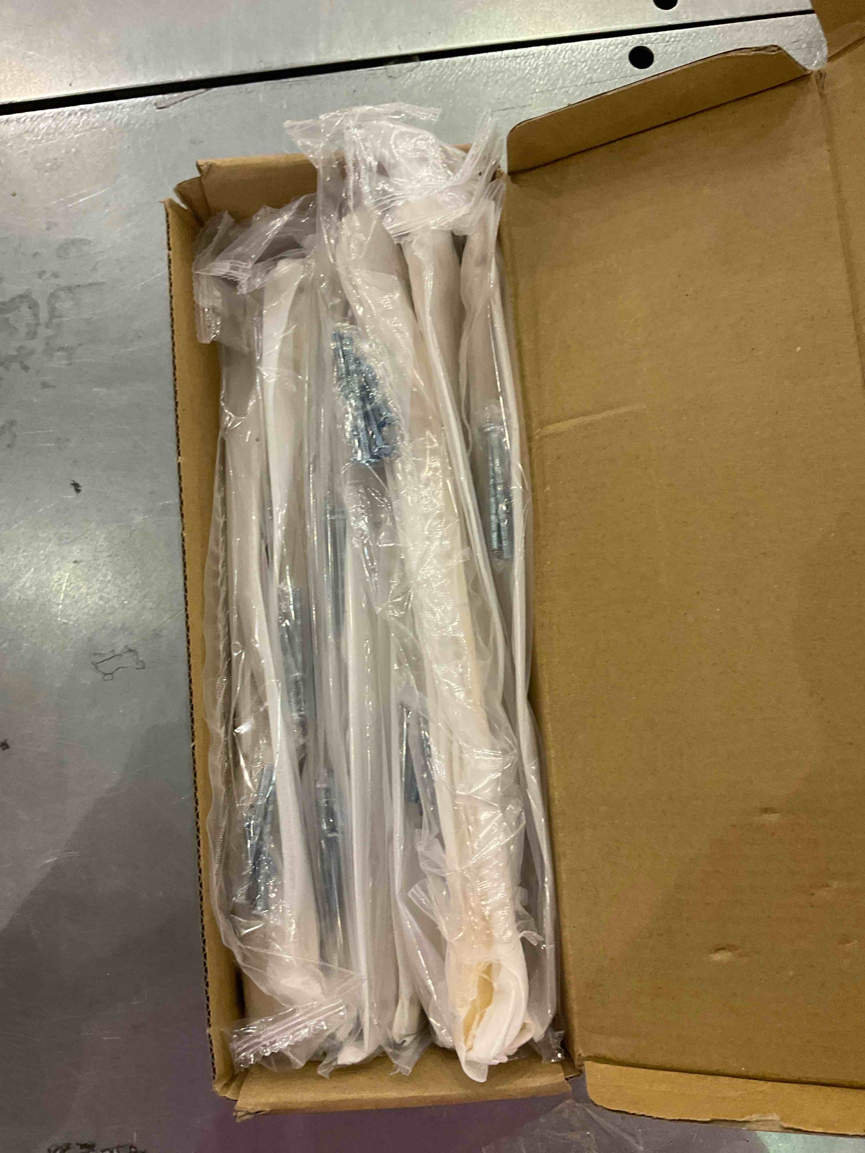 https://s3.amazonaws.com/lotting-images-prod/BargainHunt/EXS01231918_1712753498060.jpeg