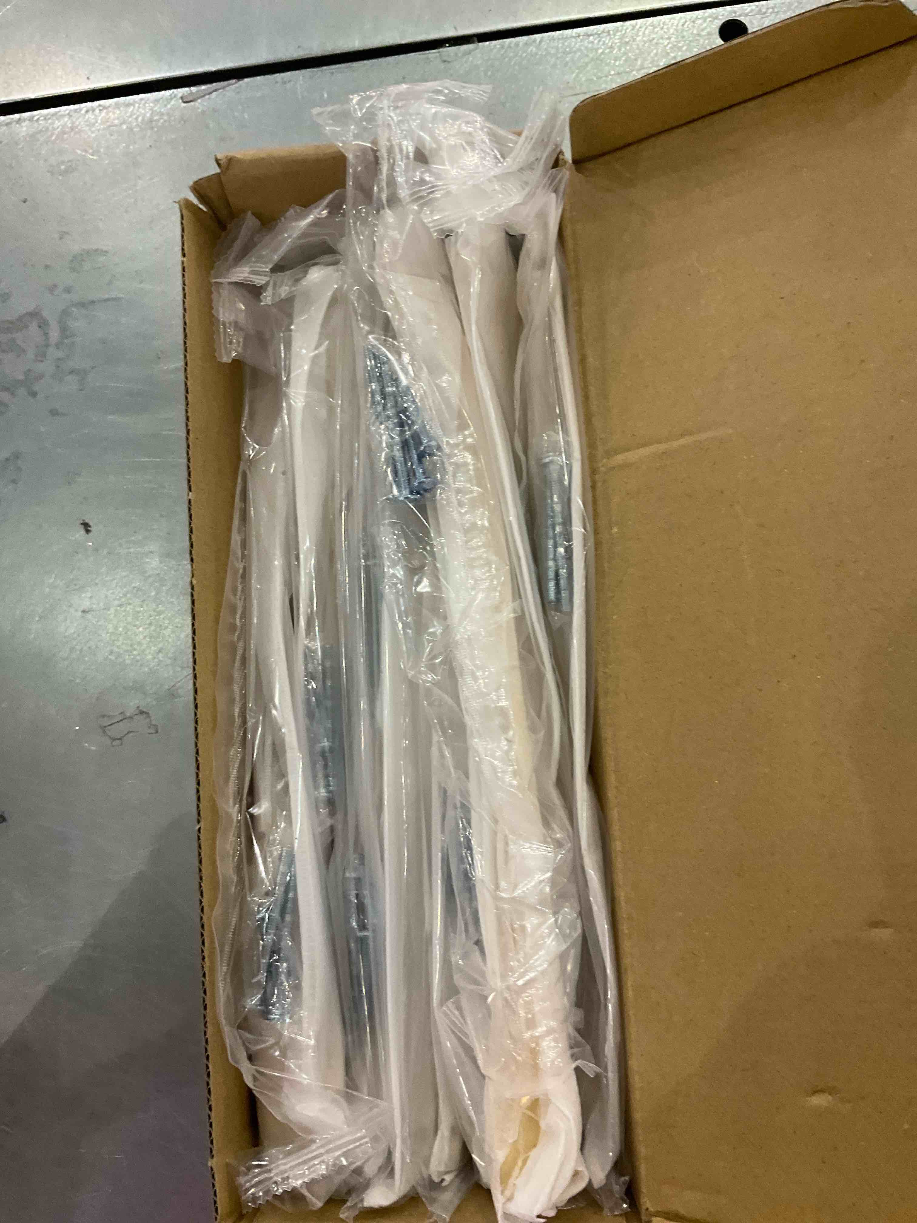 https://s3.amazonaws.com/lotting-images-prod/BargainHunt/EXS01231918_1712753502137.jpeg