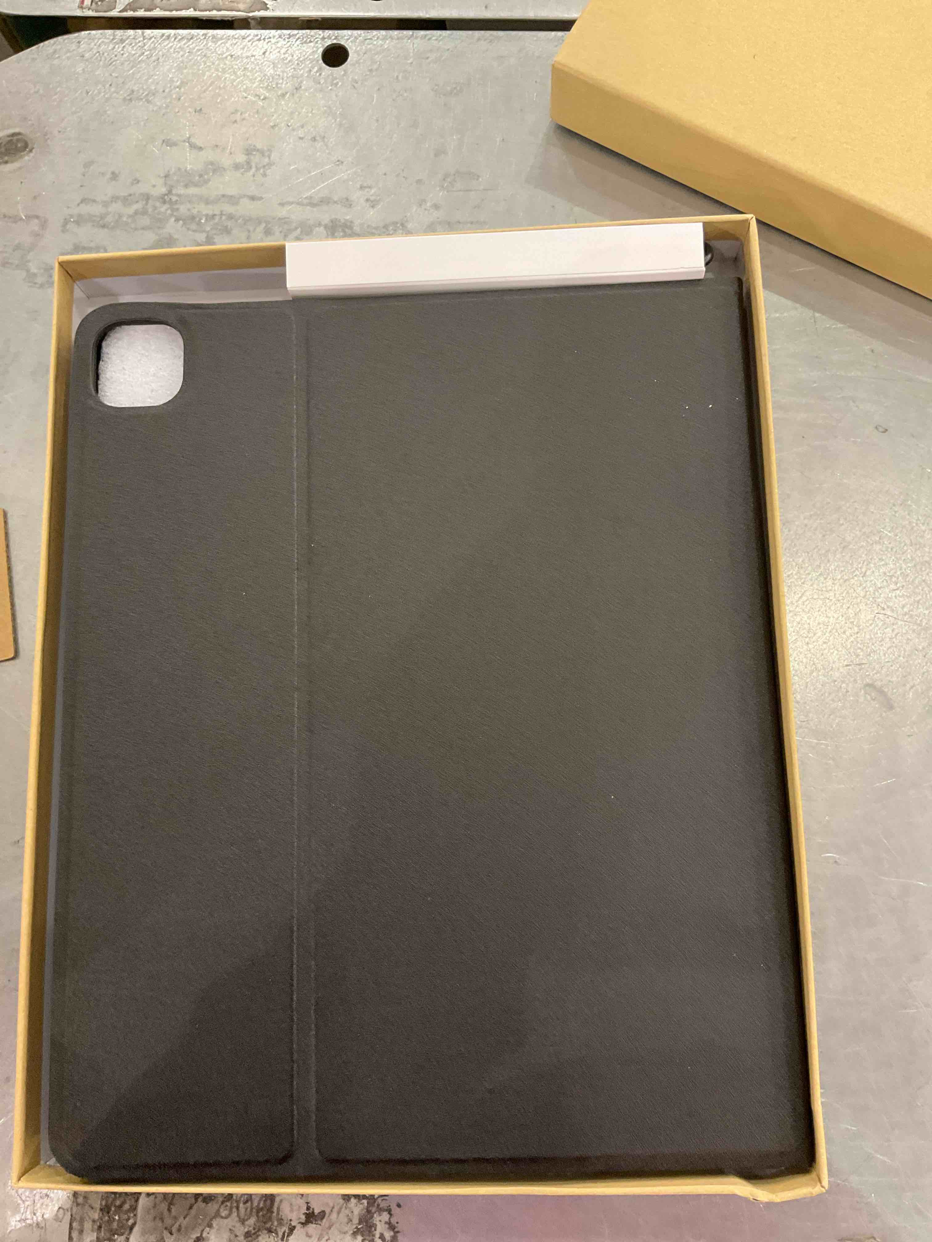 https://s3.amazonaws.com/lotting-images-prod/BargainHunt/EXS01231956_1712760277649.jpeg